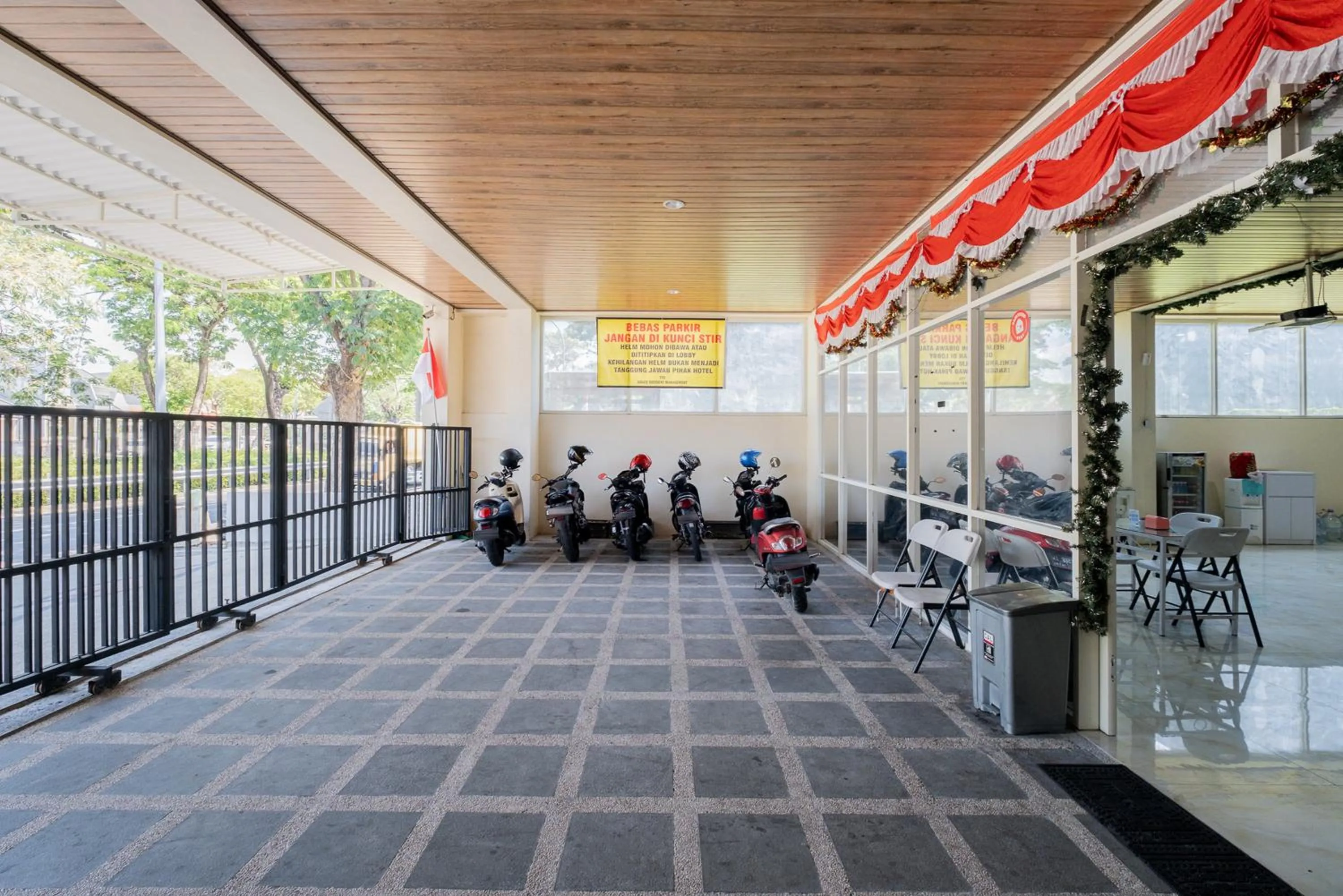 Parking in RedDoorz Plus @ Grace Residence Surabaya