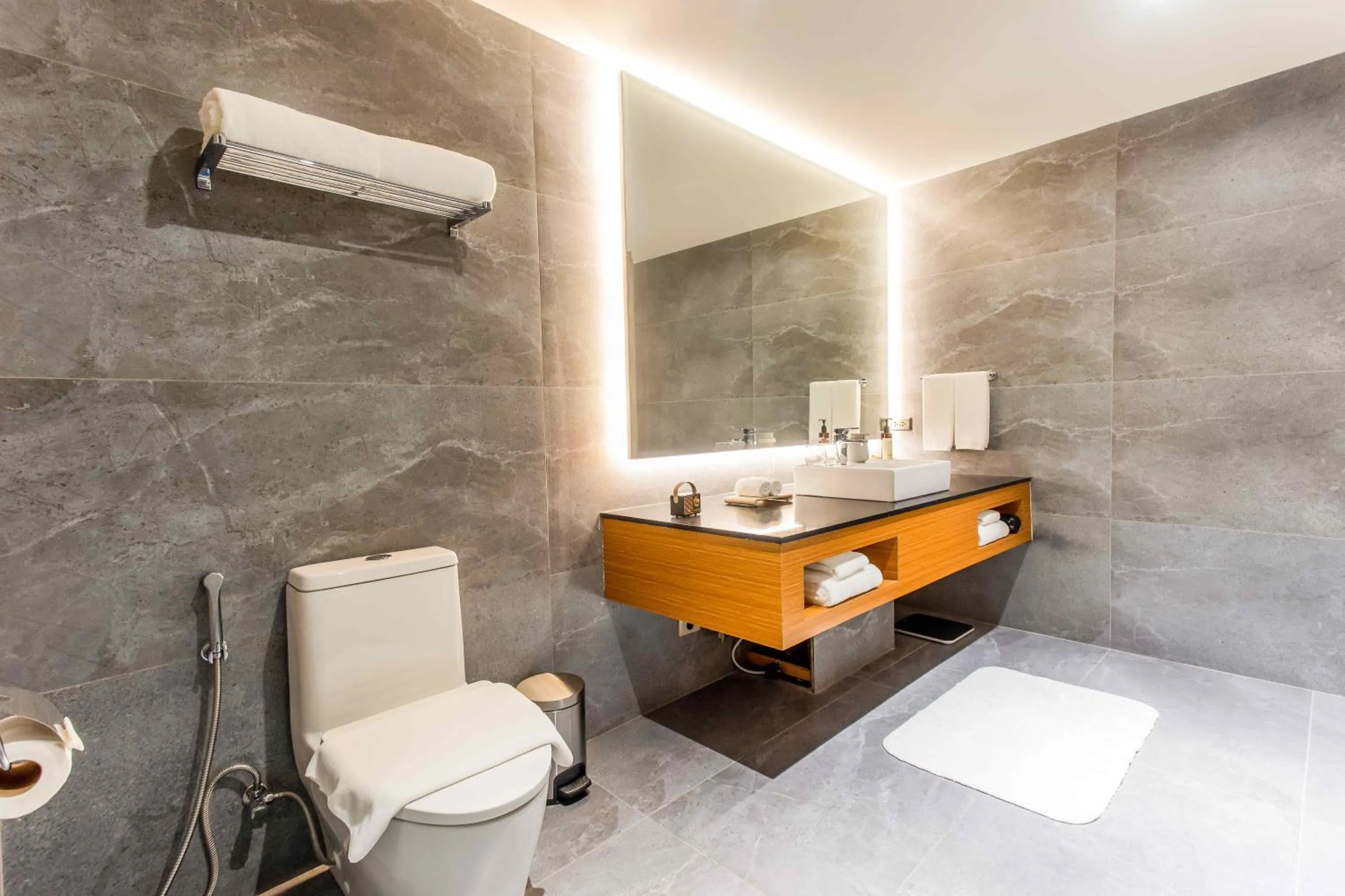 Brittany Hotel Villar City