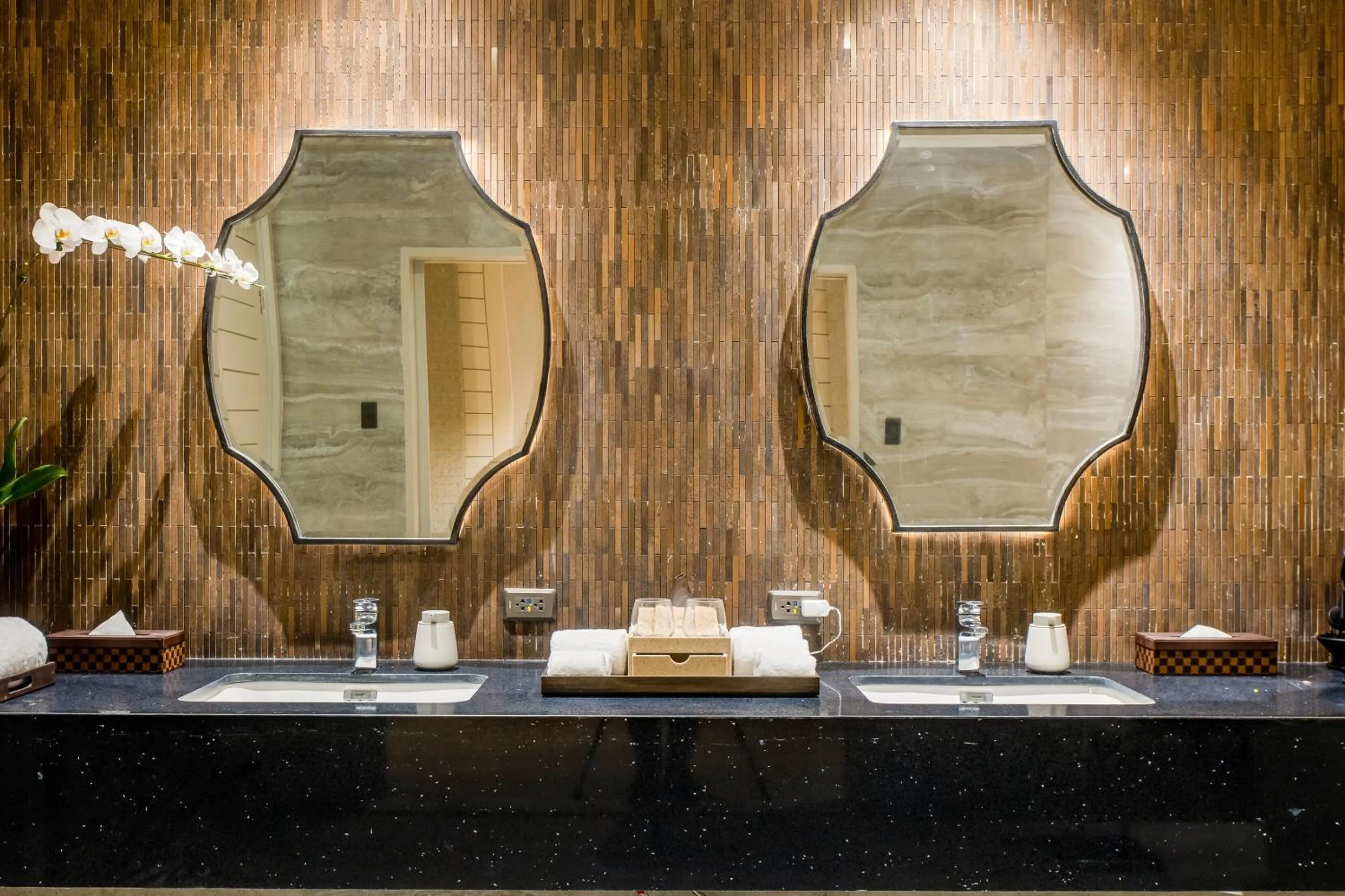 Brittany Hotel Villar City