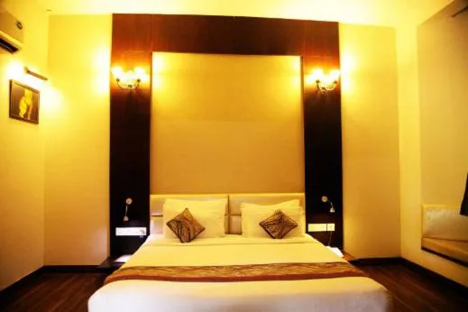 Bedroom, Bed in Corbett Tusker Trail