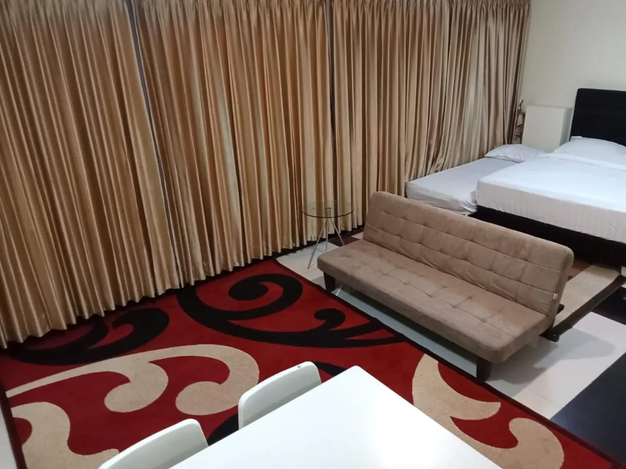 Seating area, Bed in Multi 88 Syariah