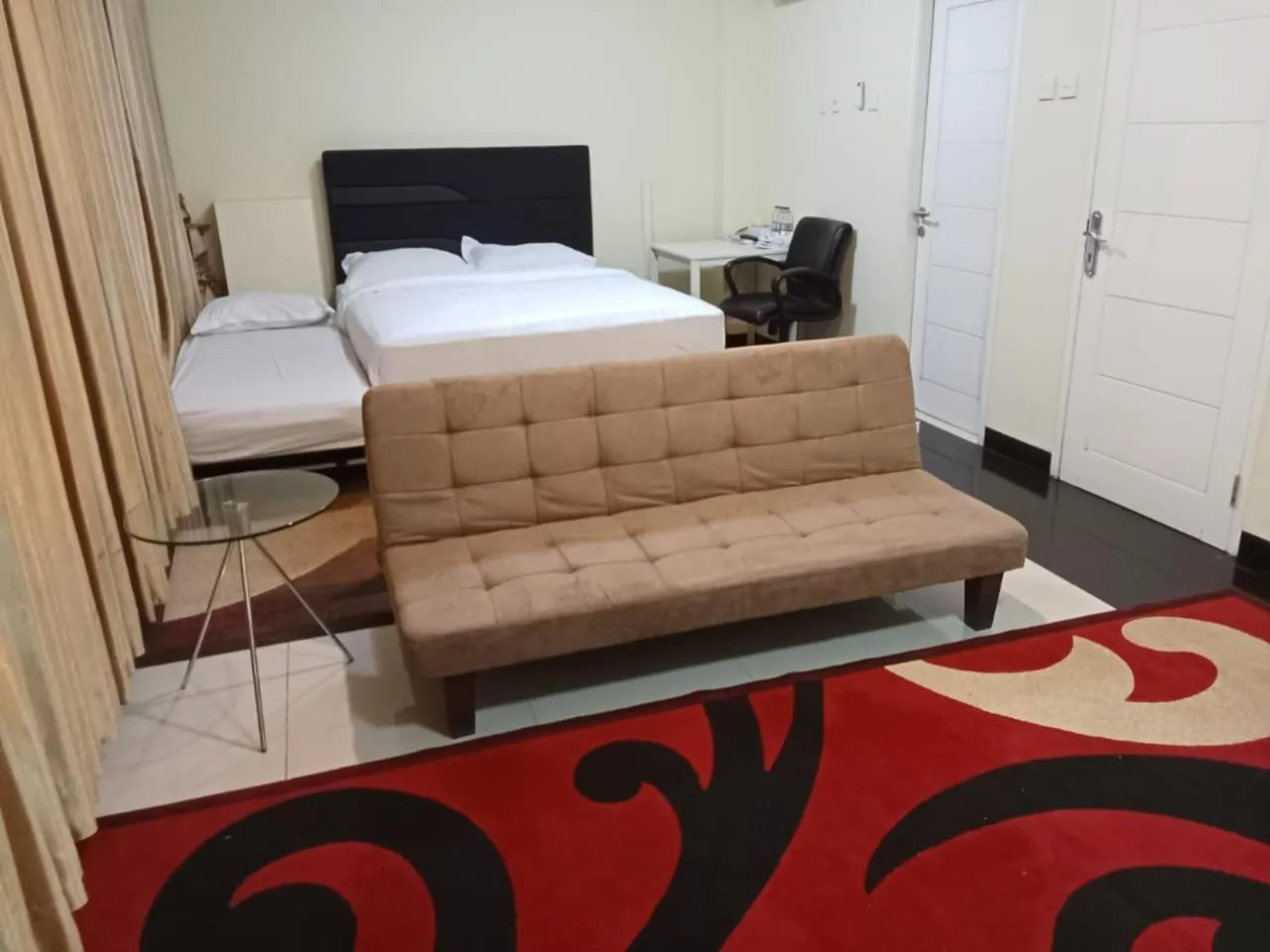 Seating area, Bed in Multi 88 Syariah