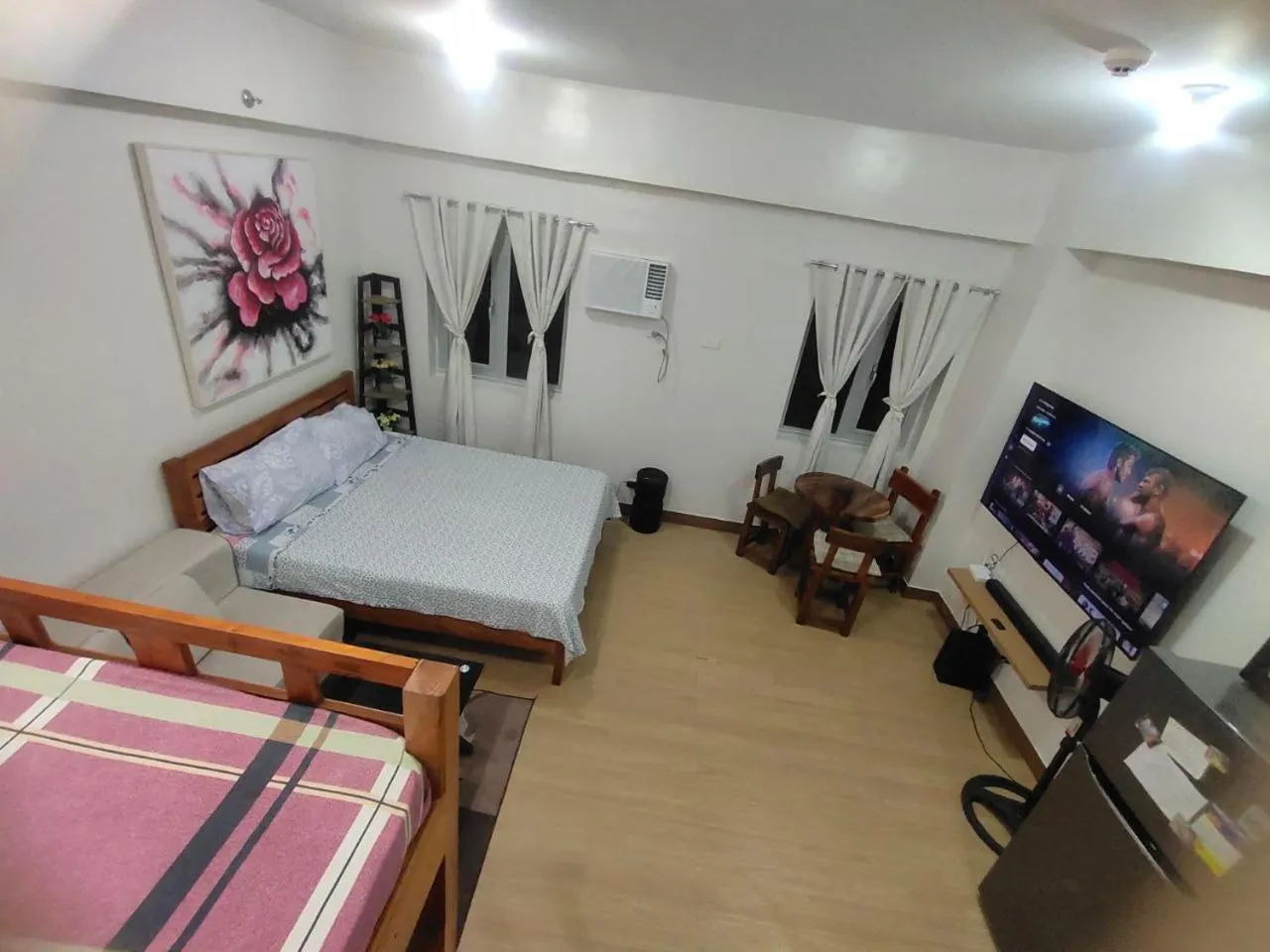 Bed in Happy Stays B - End Unit Greenery View at SMDC Hope Residences