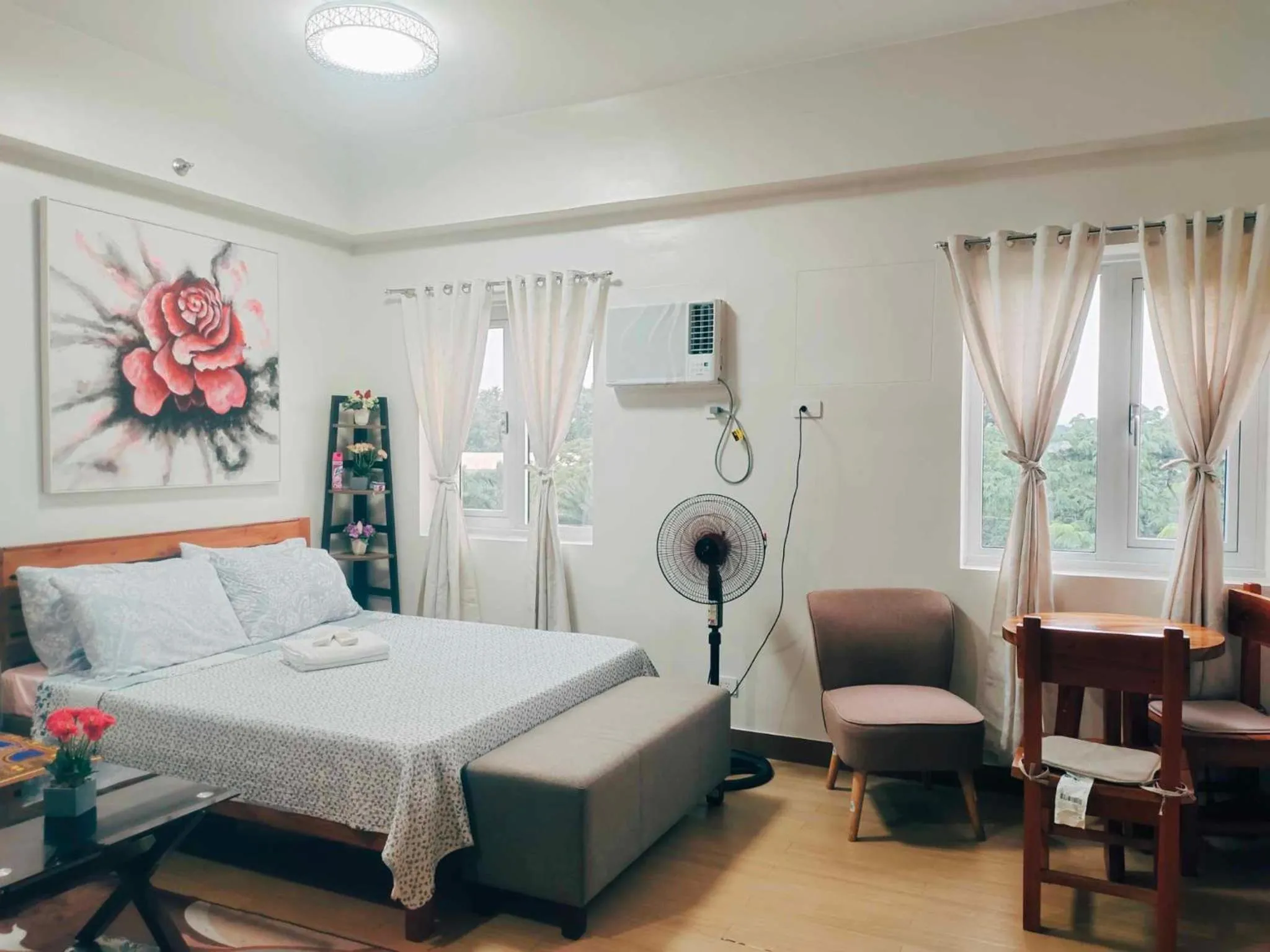 Bed in Happy Stays B - End Unit Greenery View at SMDC Hope Residences