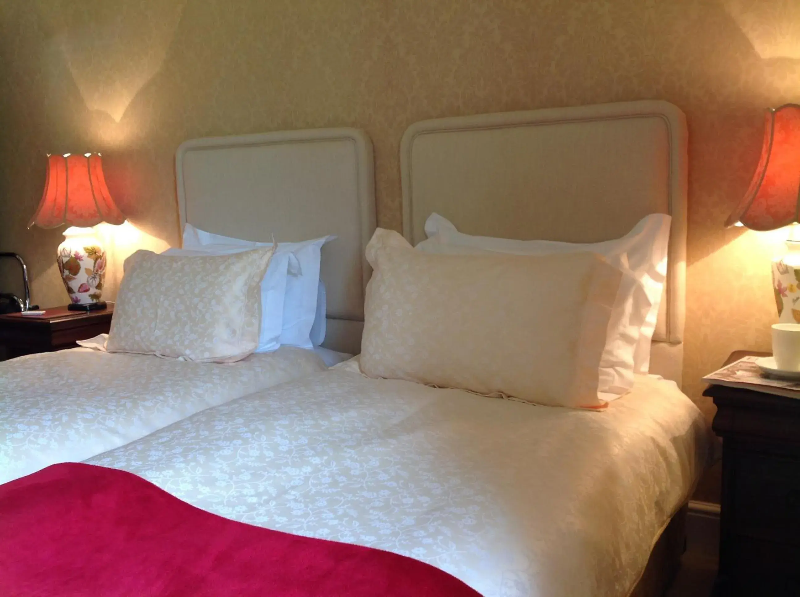 Deluxe Twin Room in Westgate Manor Deluxe Twin Room in Westgate Manor