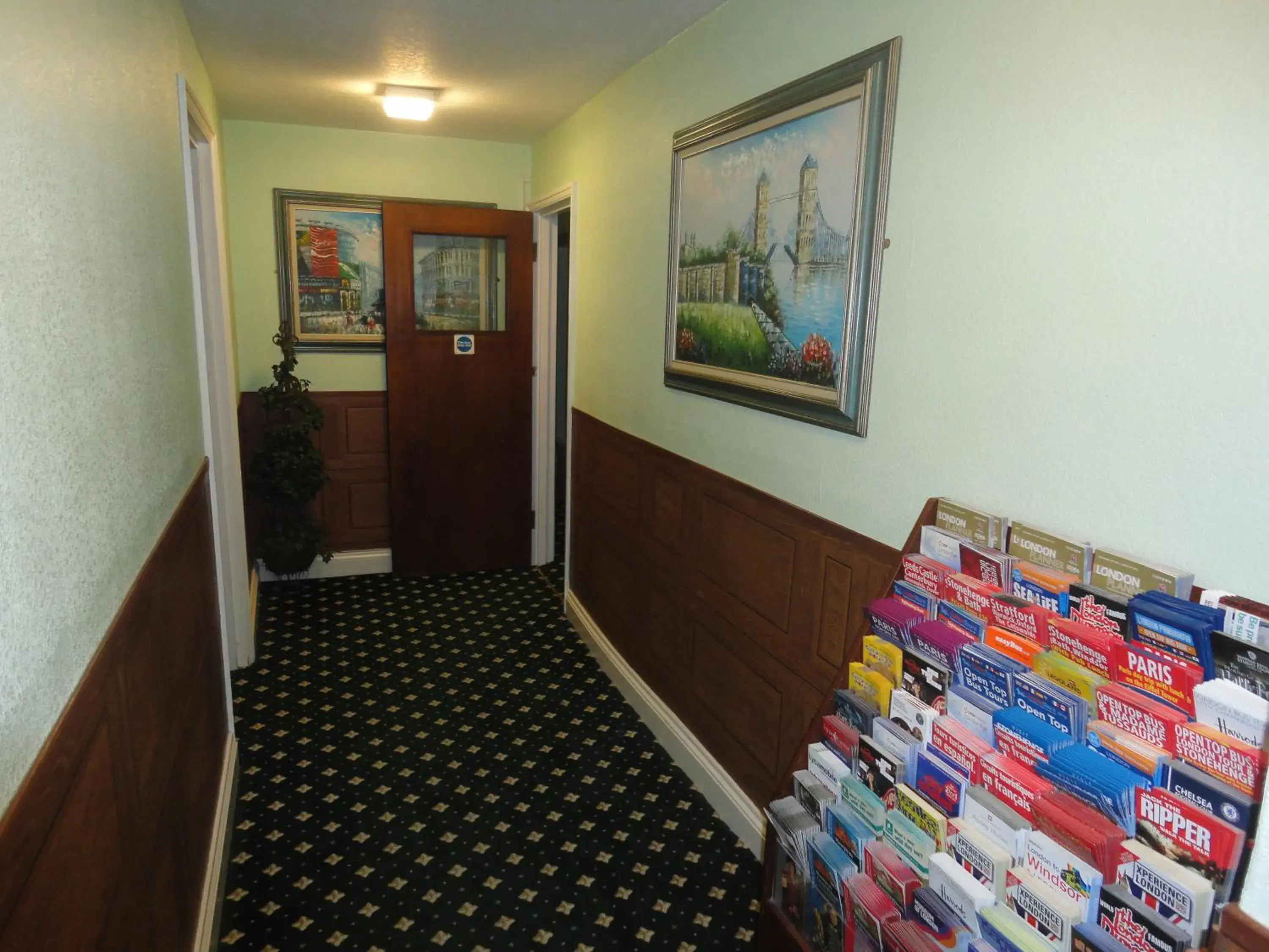 Lobby or reception in Warwick Lodge Lobby or reception in Warwick Lodge