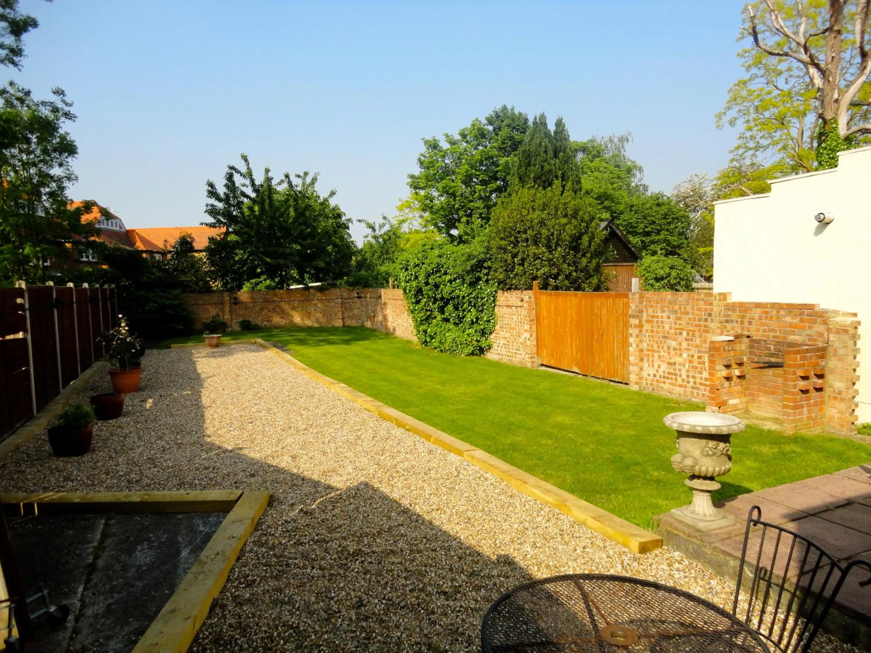 Facade/entrance in Warwick Lodge