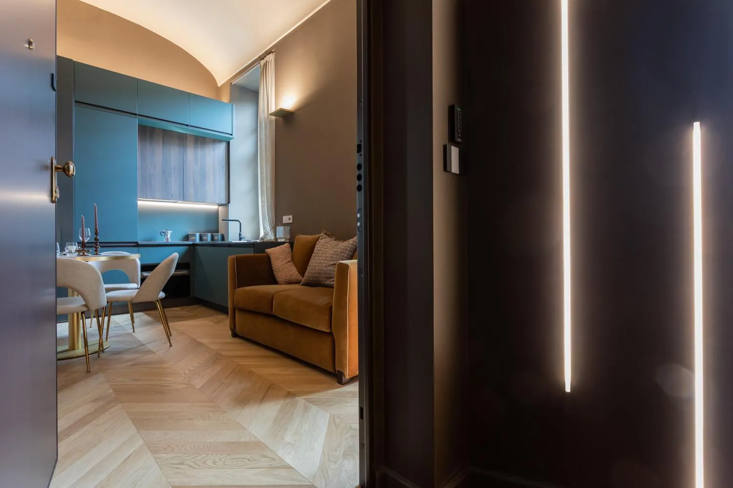 Communal lounge/ TV room in Lagrange Design Apartments by Wonderful Italy