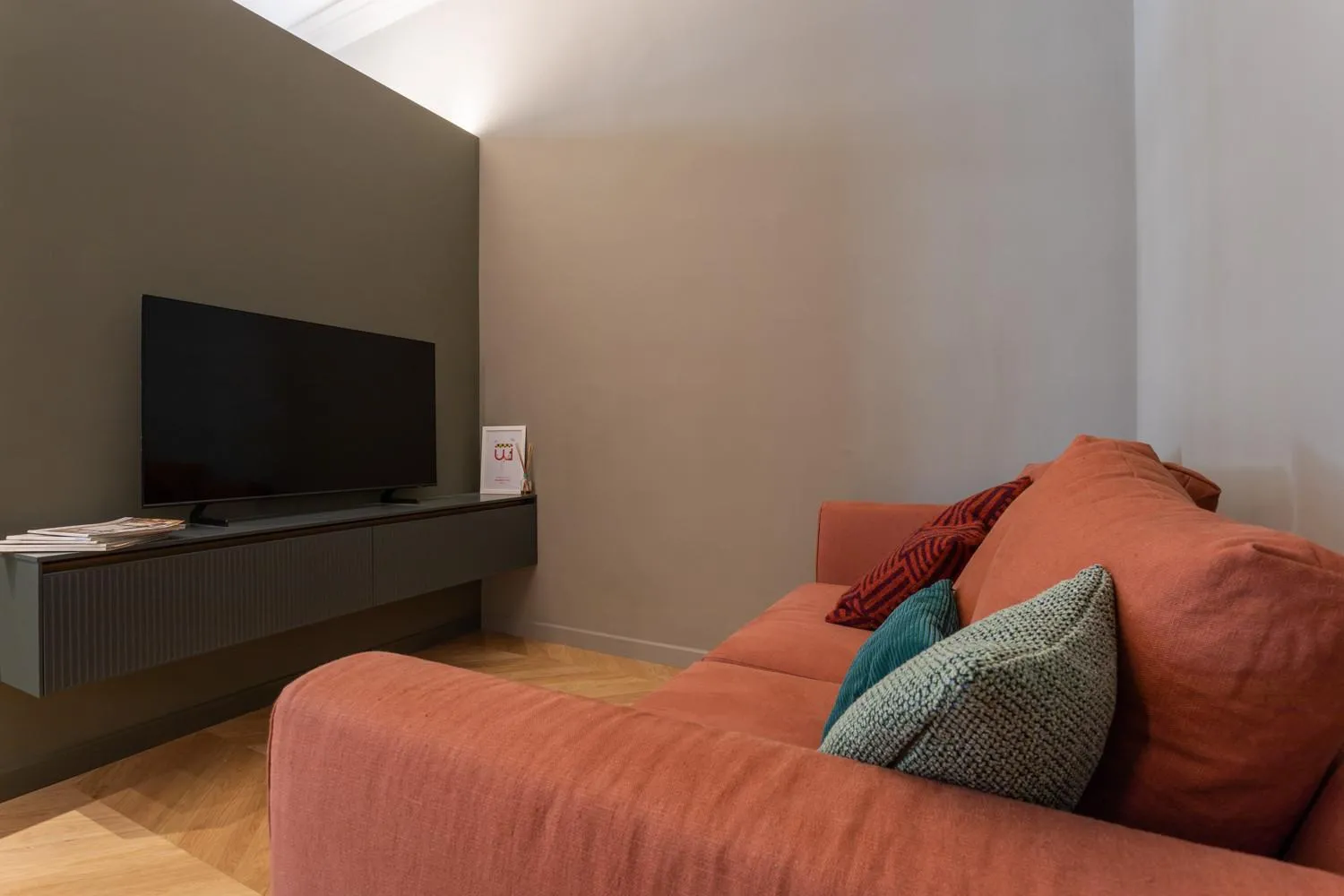 Communal lounge/ TV room in Lagrange Design Apartments by Wonderful Italy