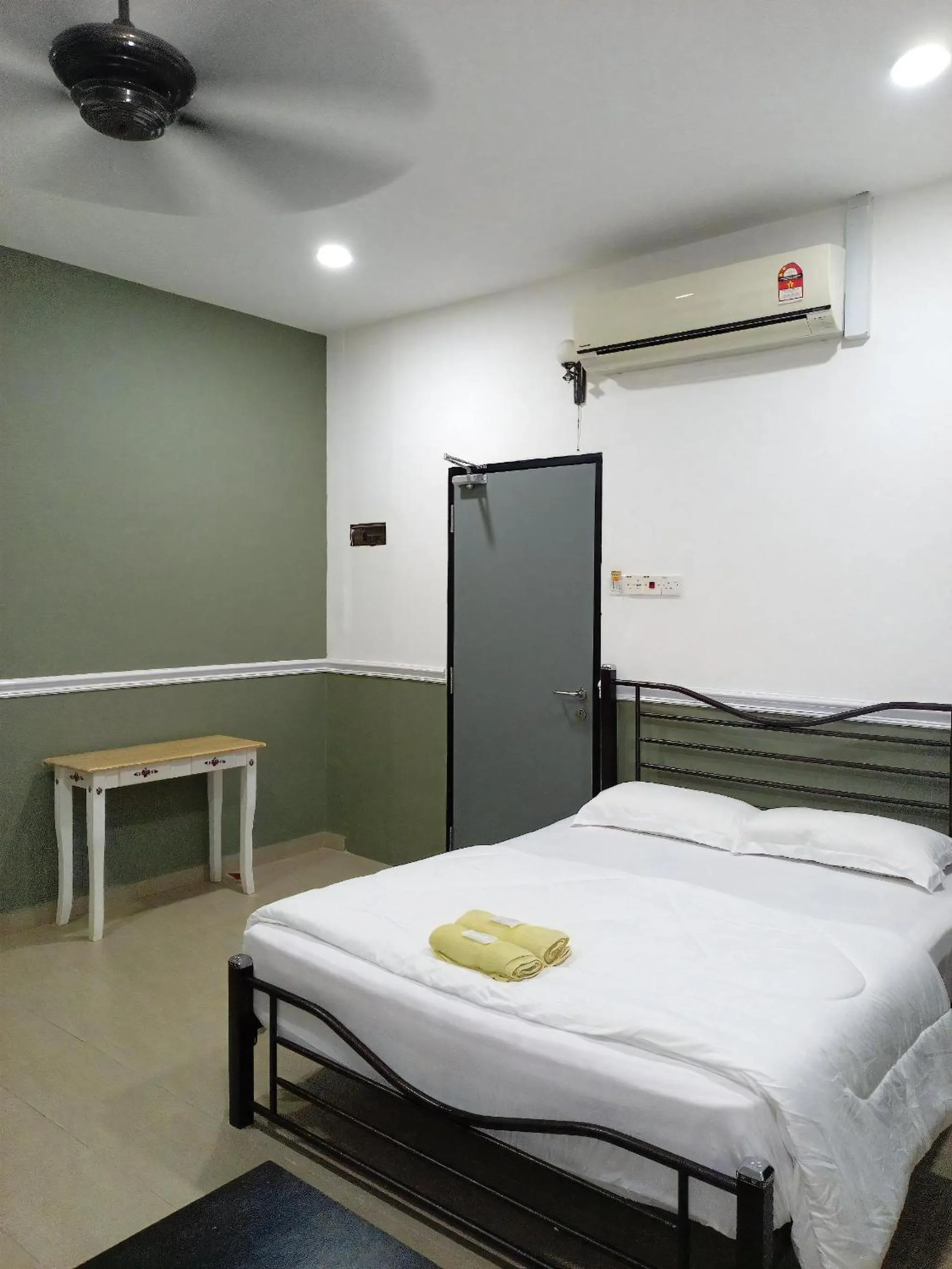 Bedroom, Bed in Hotel Seri Intan Tampin