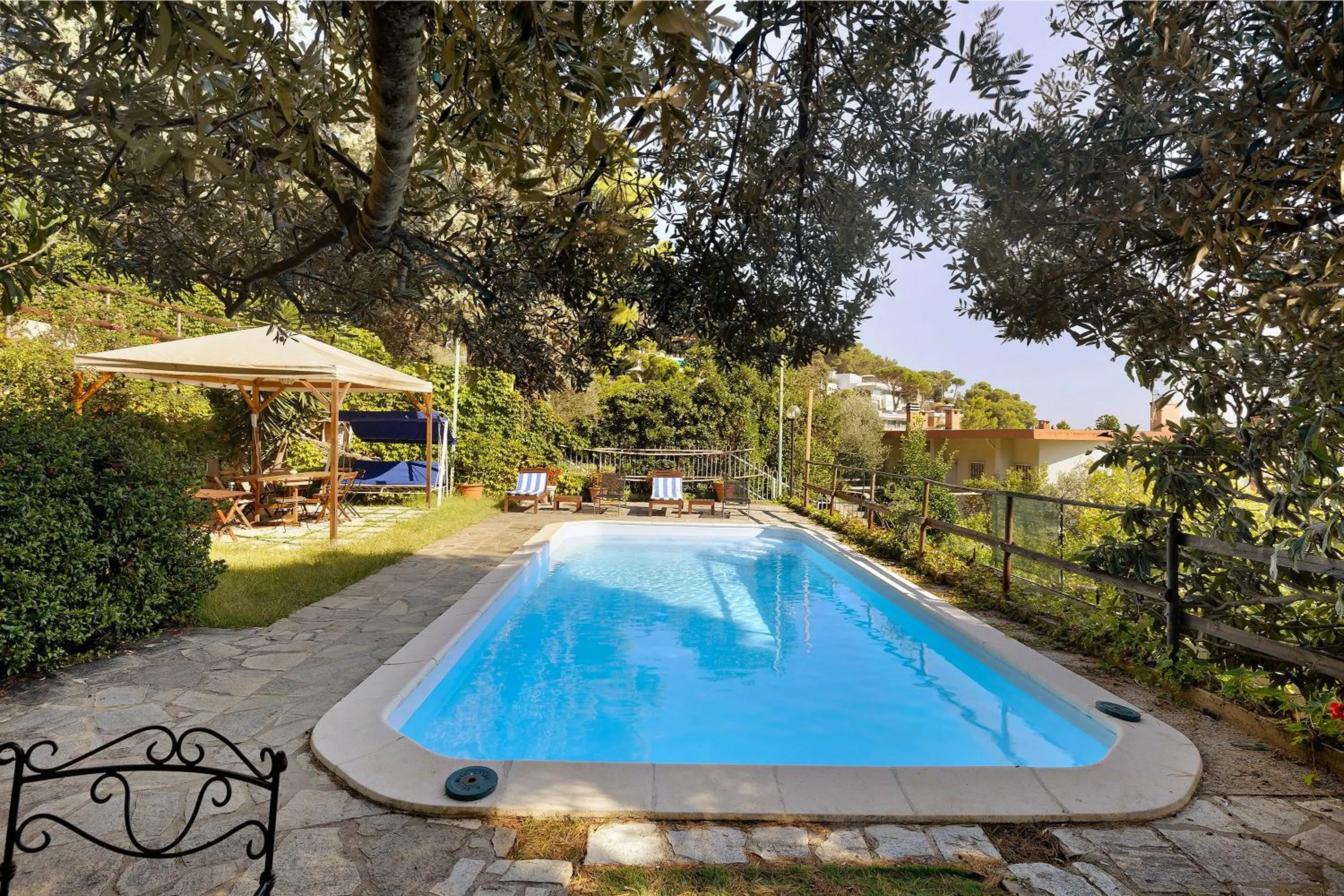 Property building in Belvedere su Bergeggi in Villa