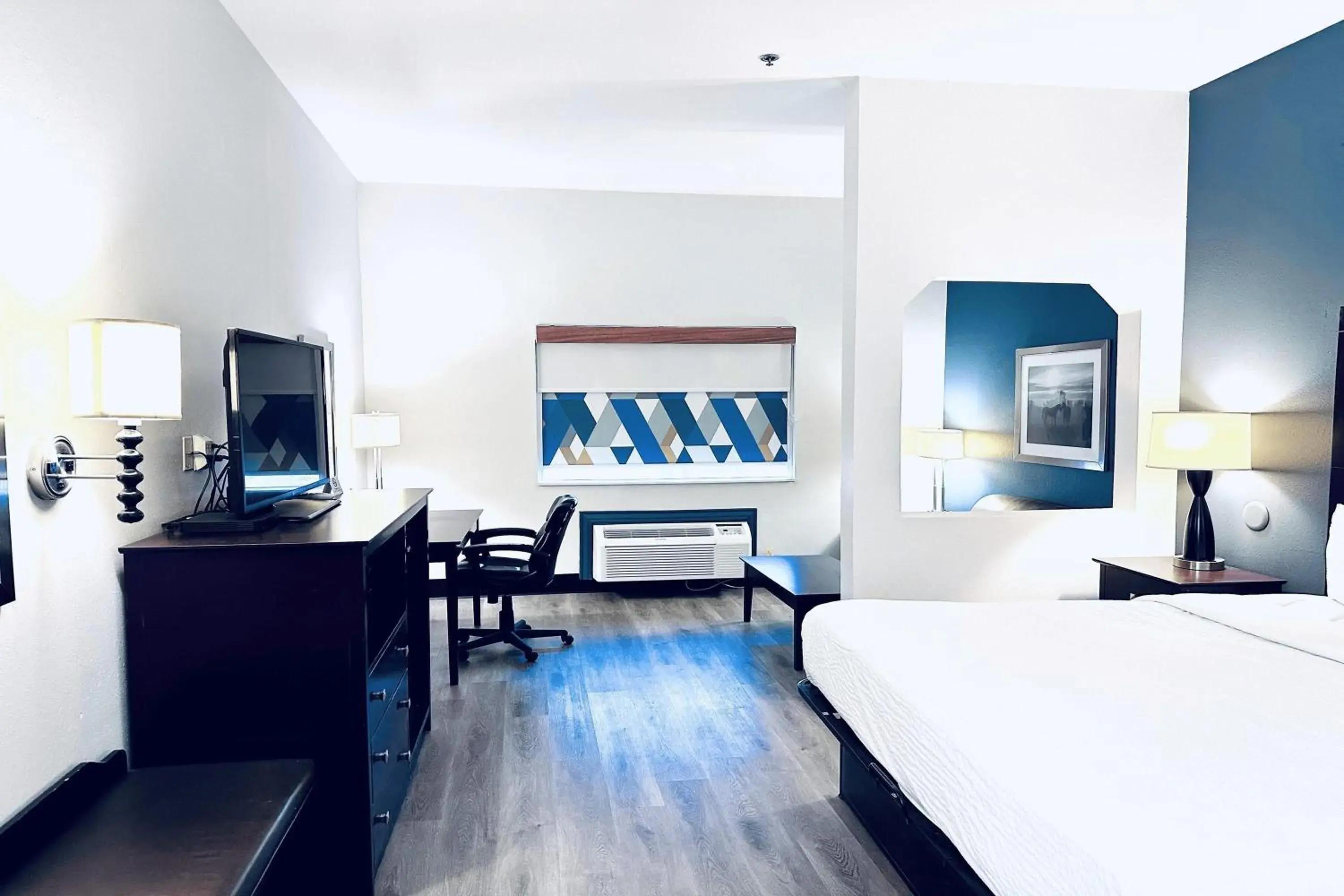 Photo of the whole room, Bed in Baymont by Wyndham Ardmore I-35 Photo of the whole room, Bed in Baymont by Wyndham Ardmore I-35