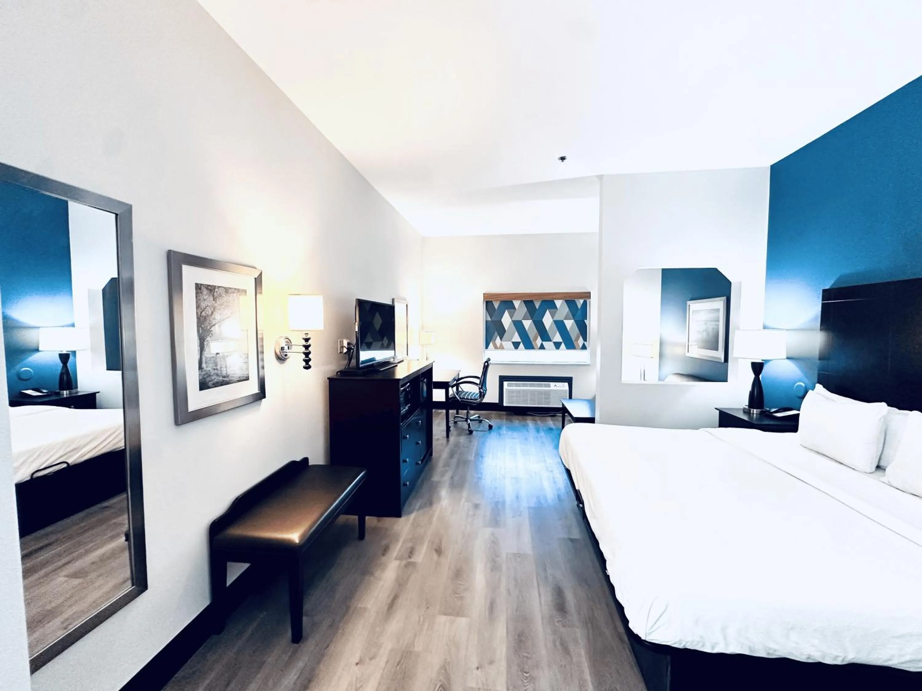 Photo of the whole room, Bed in Baymont by Wyndham Ardmore I-35