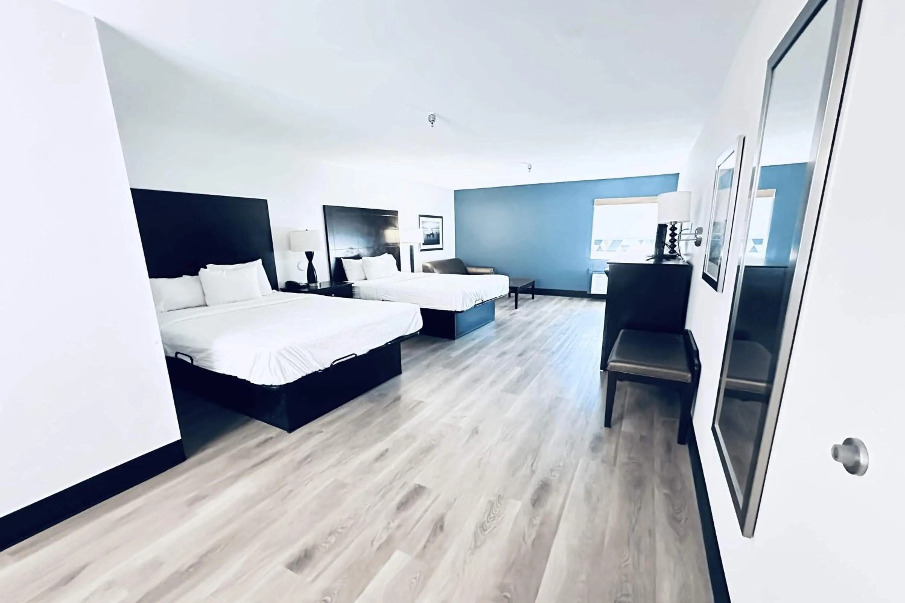 Photo of the whole room, Bed in Baymont by Wyndham Ardmore I-35