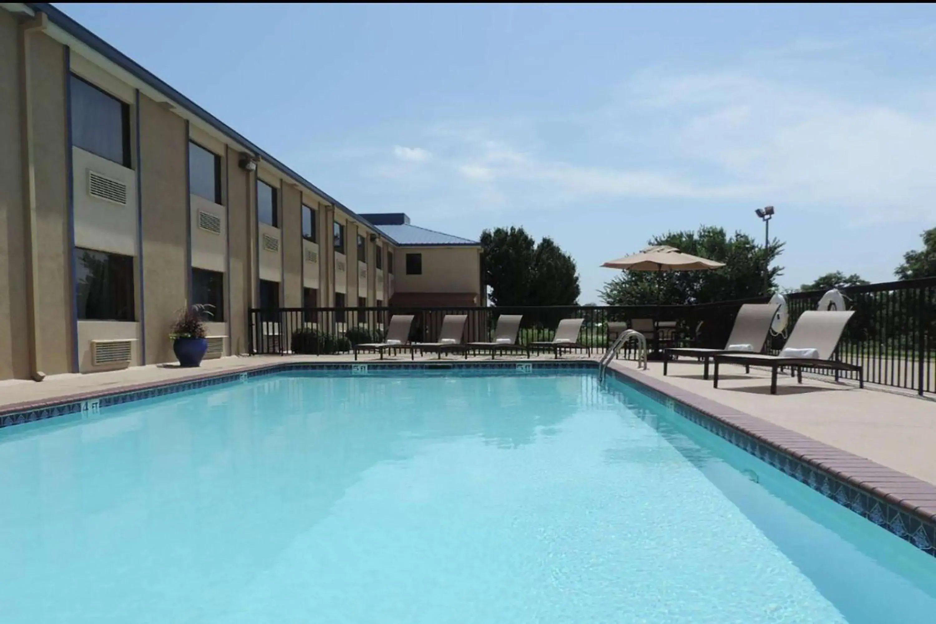 Pool view in Baymont by Wyndham Ardmore I-35 Pool view in Baymont by Wyndham Ardmore I-35