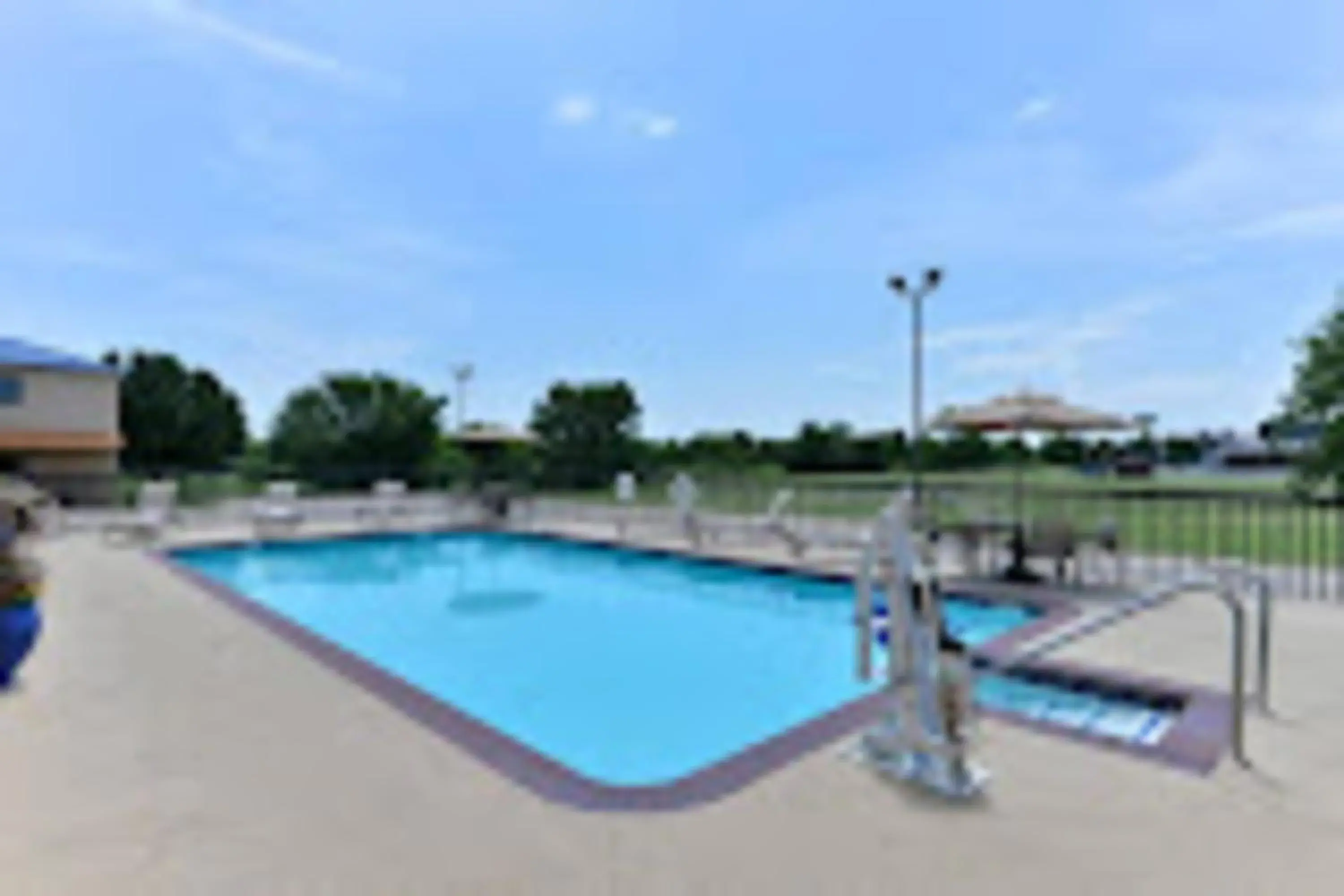 Pool view in Baymont by Wyndham Ardmore I-35 Pool view in Baymont by Wyndham Ardmore I-35