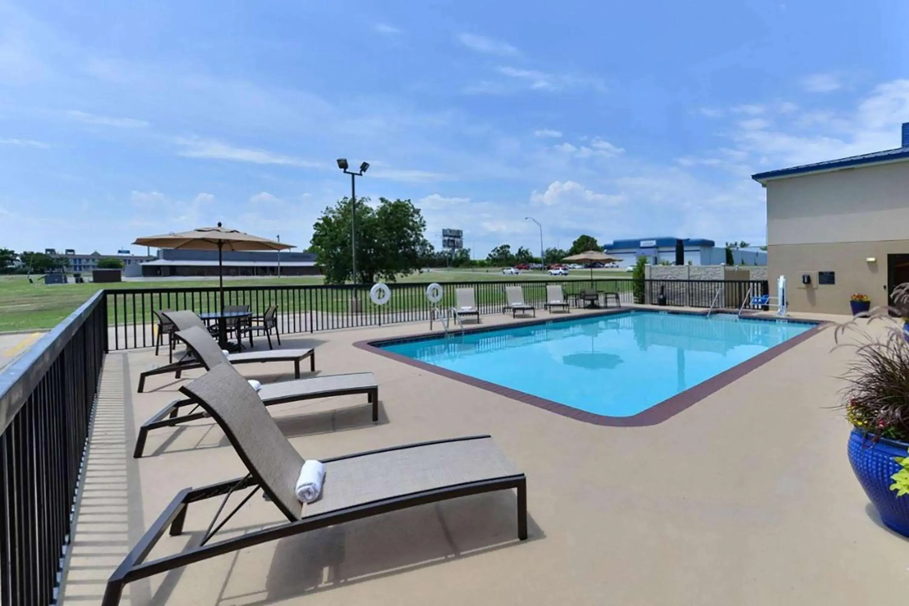 Pool view in Baymont by Wyndham Ardmore I-35 Pool view in Baymont by Wyndham Ardmore I-35