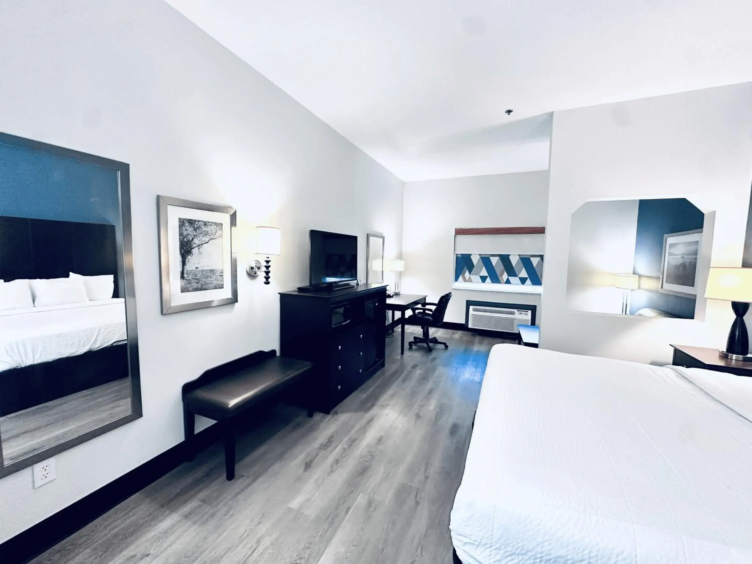 Photo of the whole room, Bed in Baymont by Wyndham Ardmore I-35 Photo of the whole room, Bed in Baymont by Wyndham Ardmore I-35