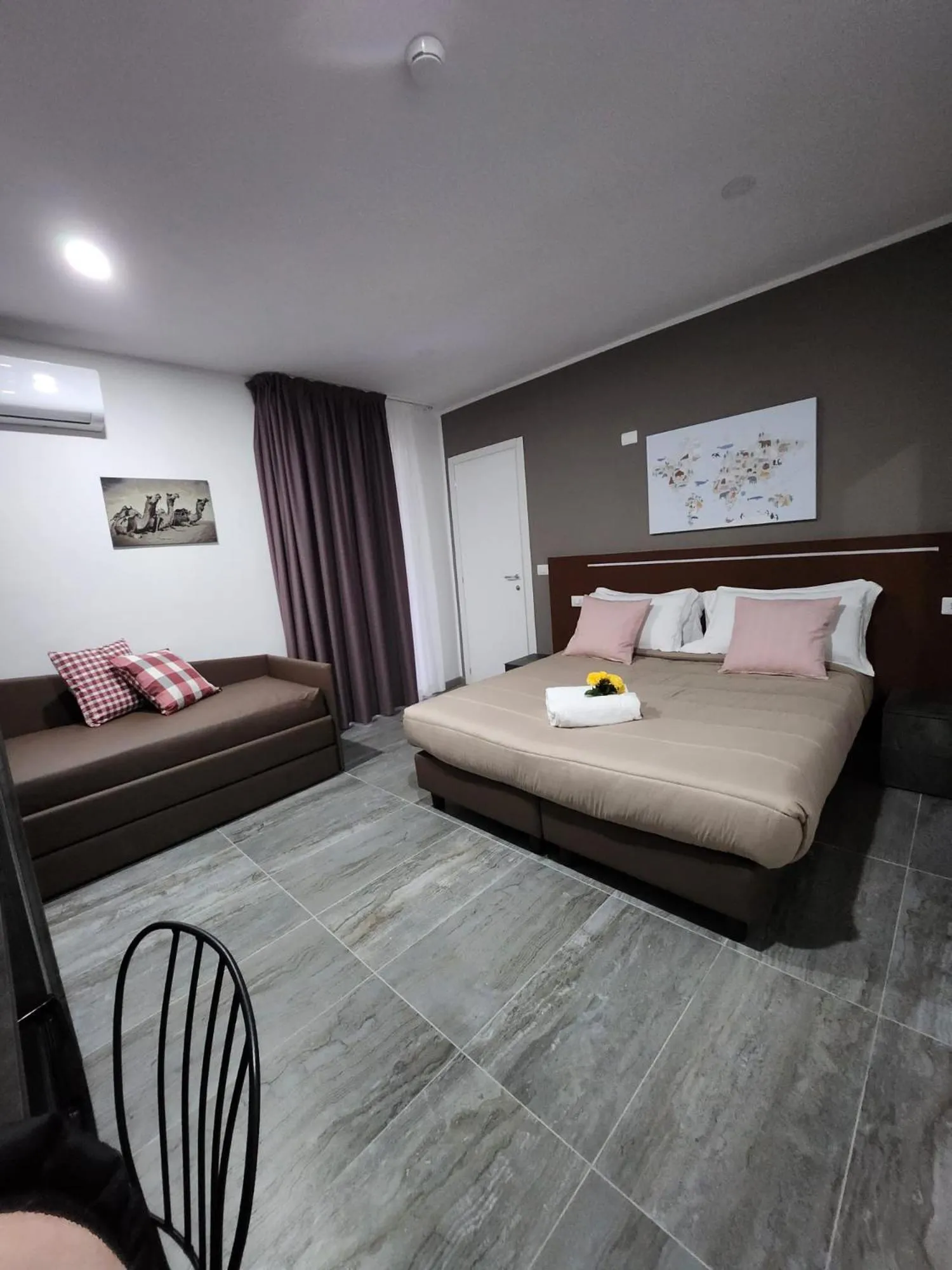 Photo of the whole room, Bed in Hotel apartments Crisvan