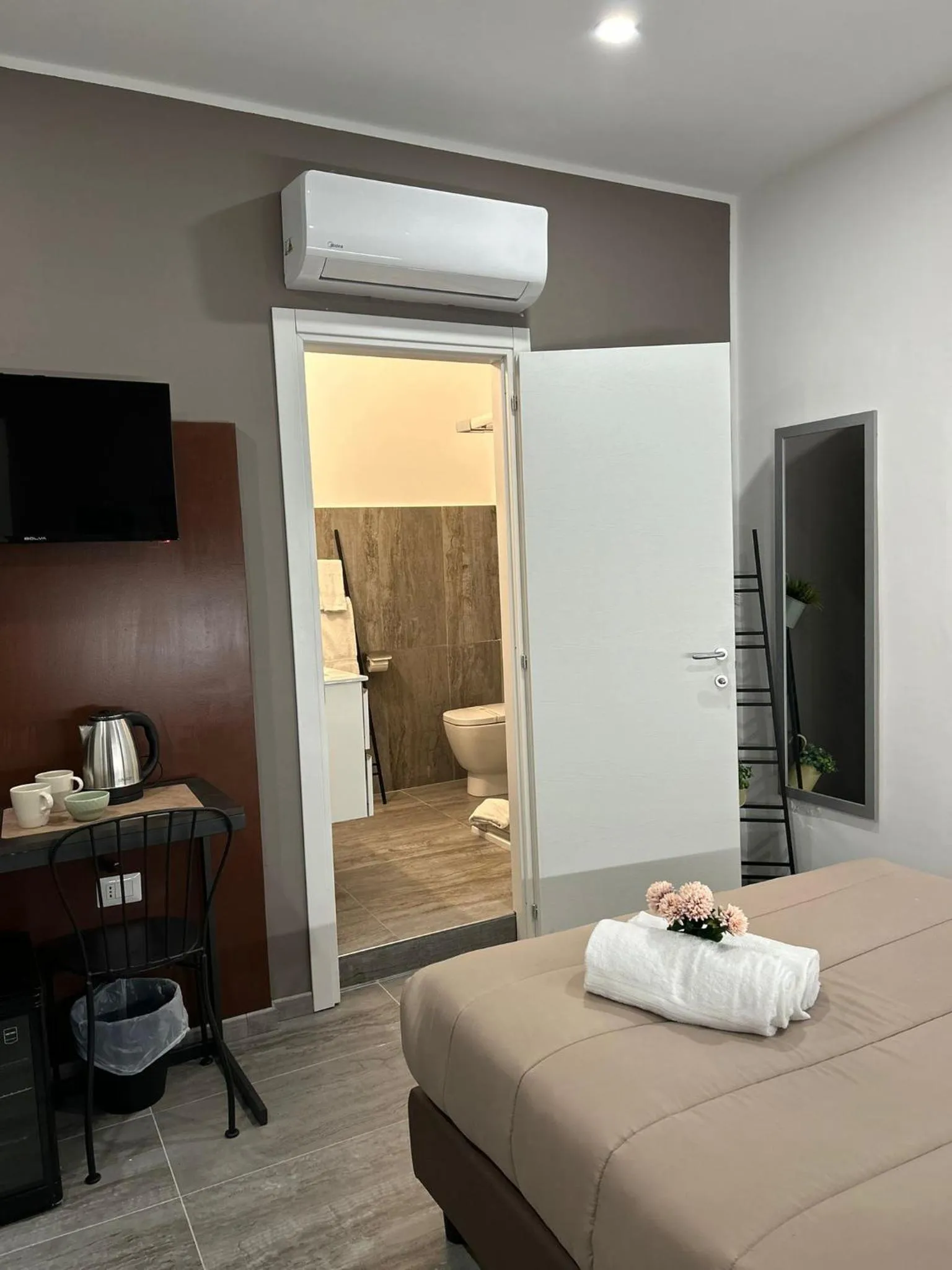 Bed in Hotel apartments Crisvan