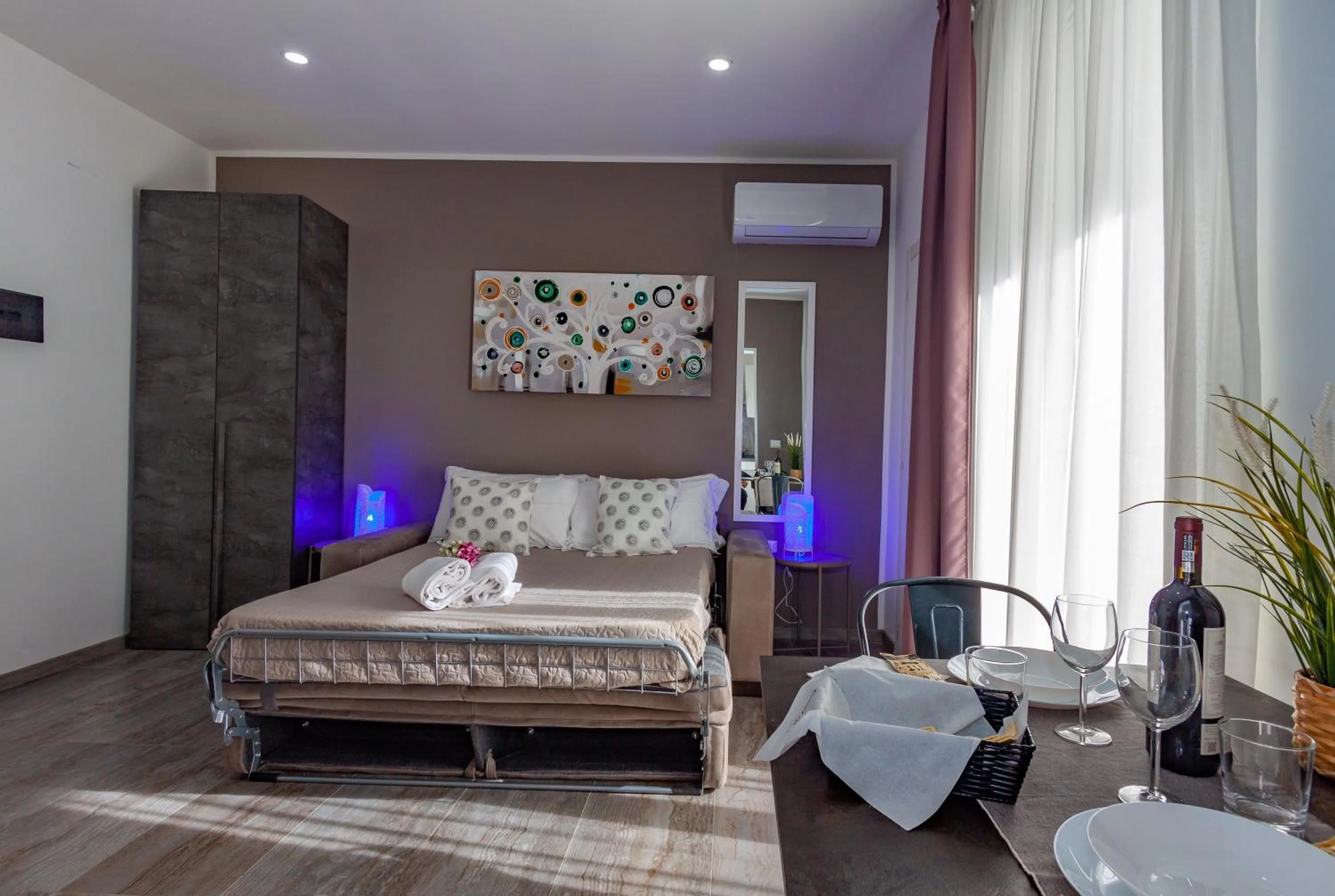 Bed in Hotel apartments Crisvan