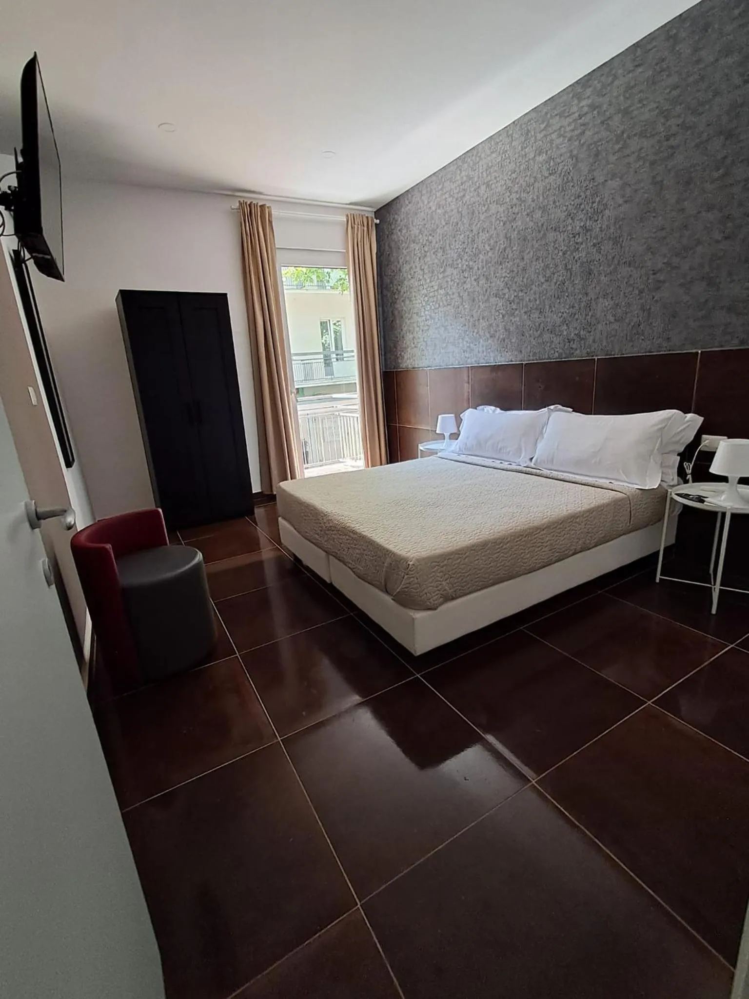 Bed in Hotel apartments Crisvan