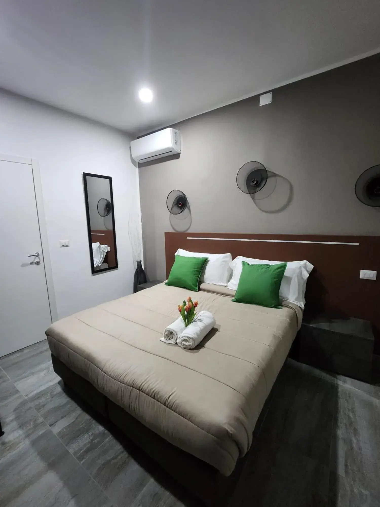 Photo of the whole room, Bed in Hotel apartments Crisvan Photo of the whole room, Bed in Hotel apartments Crisvan