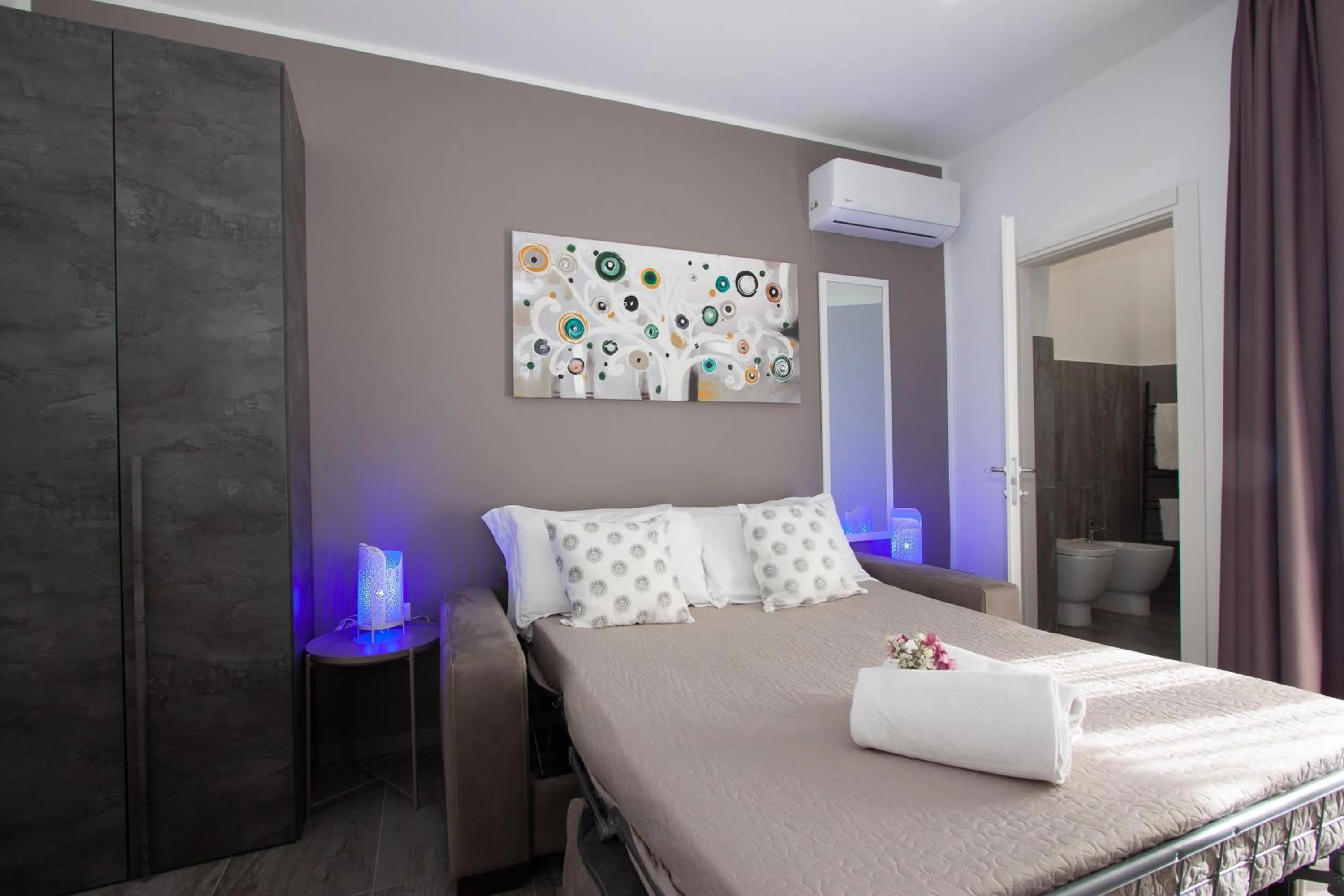 Bed in Hotel apartments Crisvan