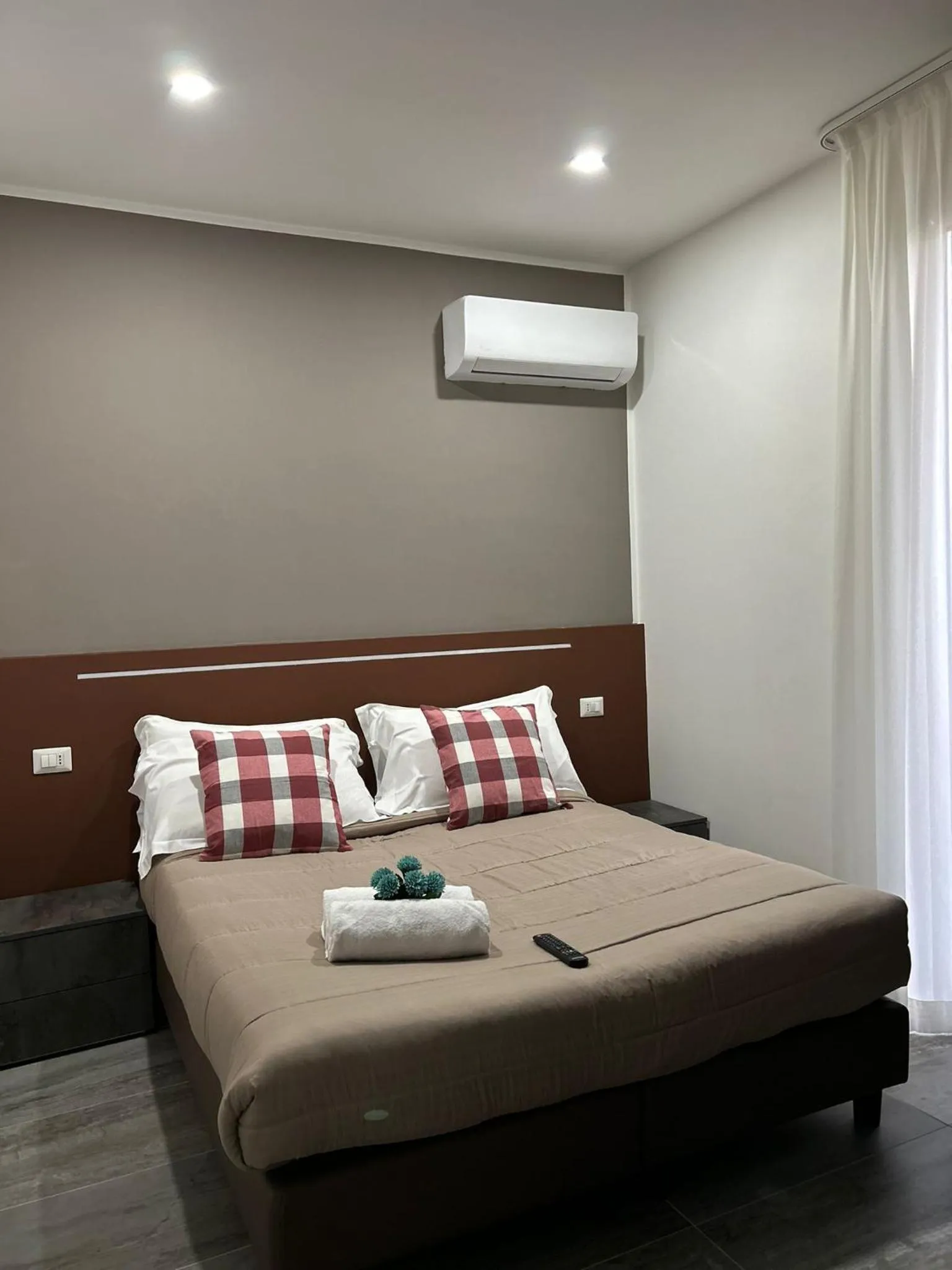 Bed in Hotel apartments Crisvan