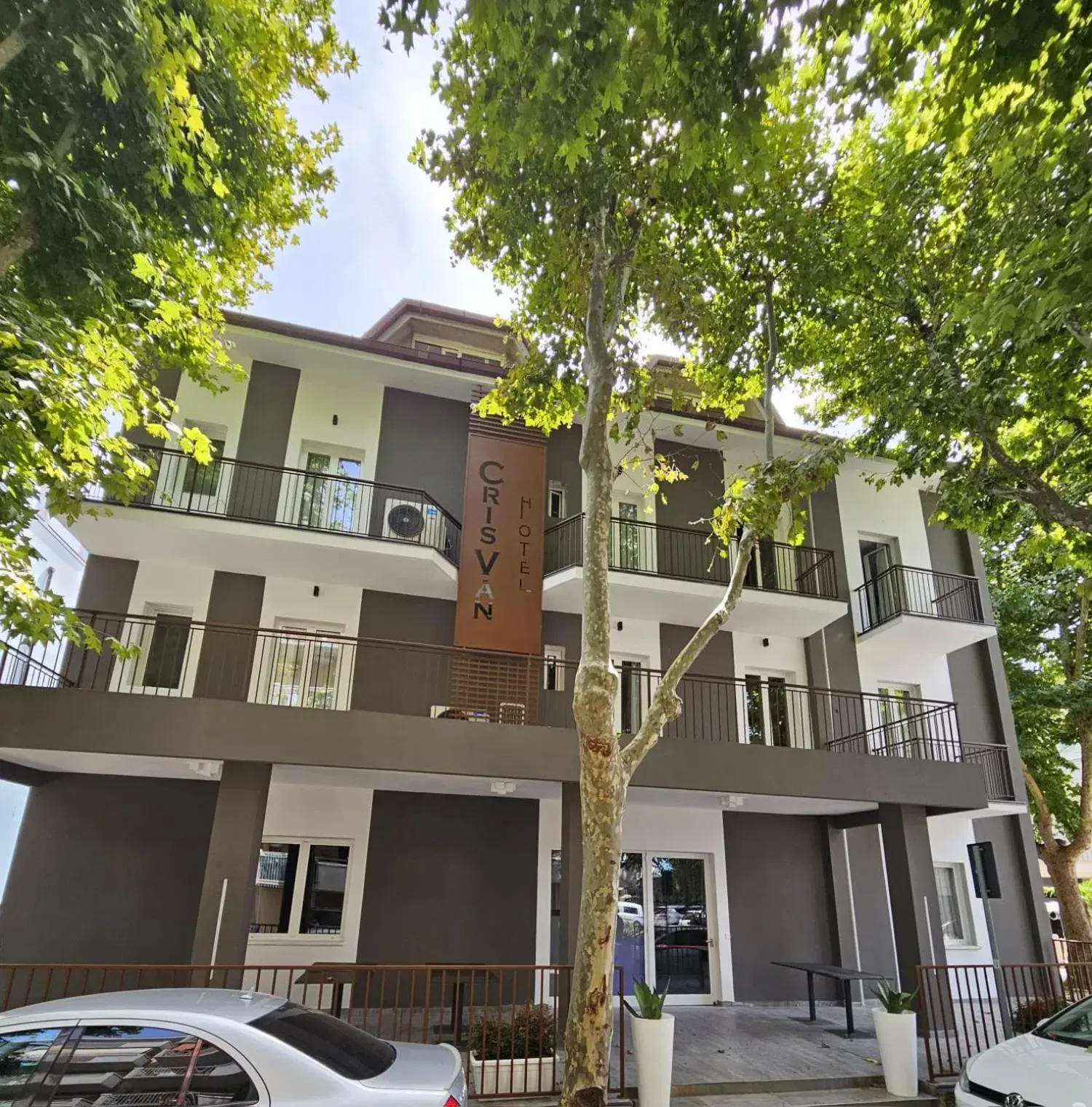 Property building in Hotel apartments Crisvan Property building in Hotel apartments Crisvan