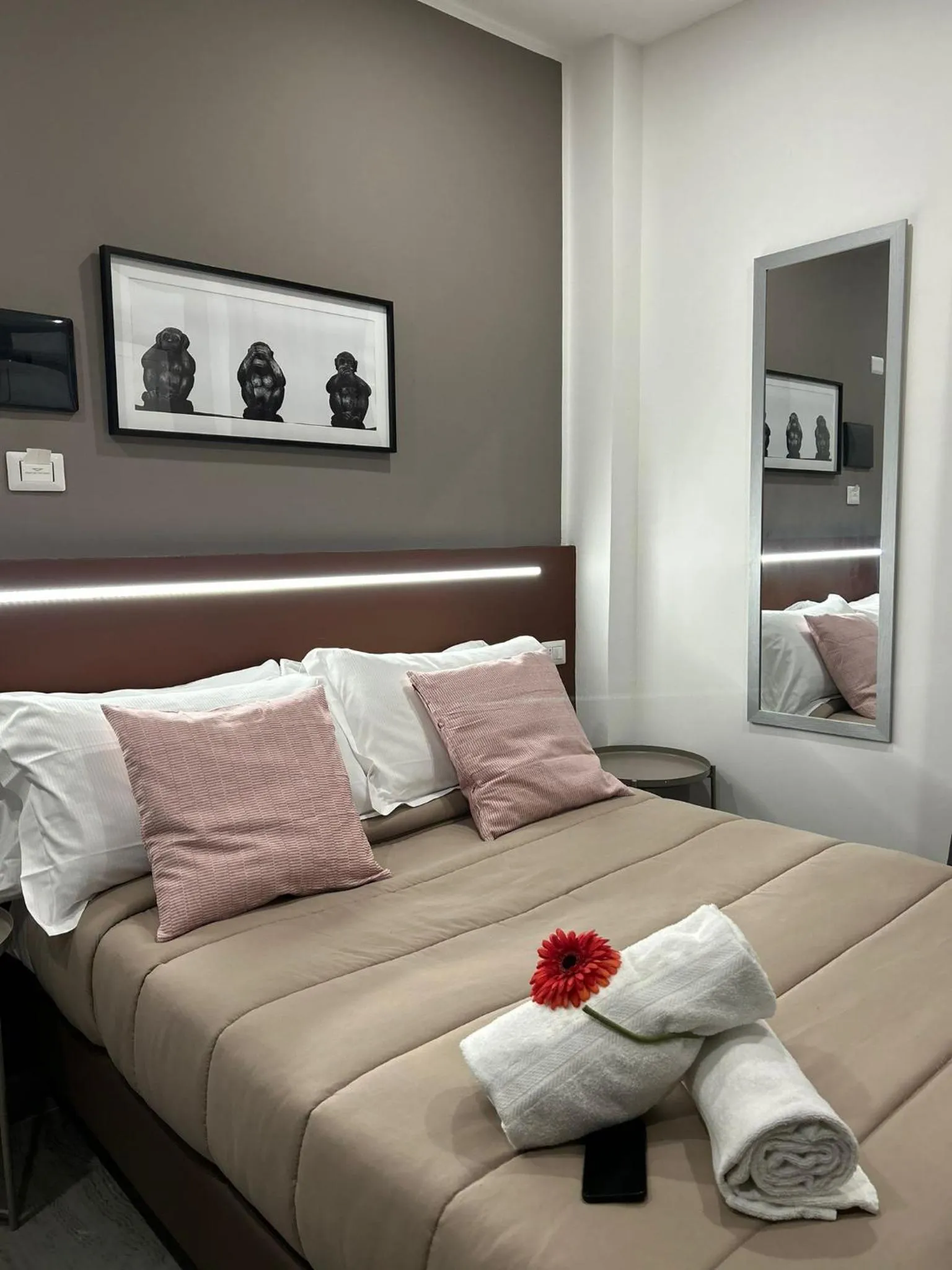 Bed in Hotel apartments Crisvan