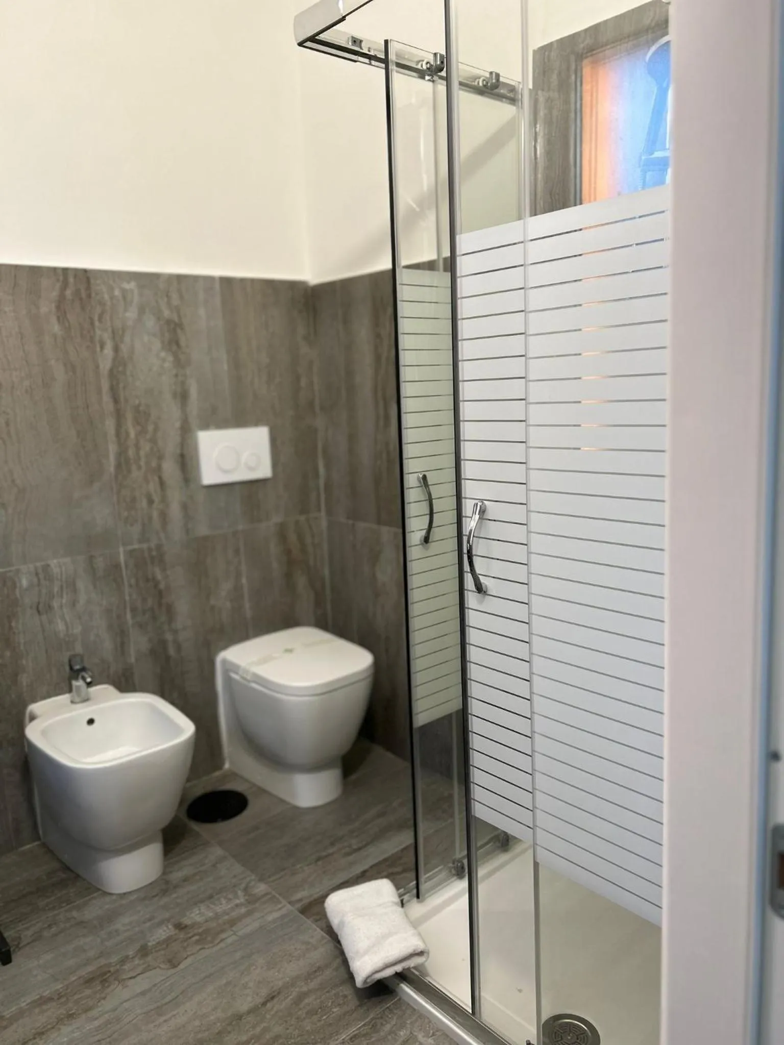 Bathroom in Hotel apartments Crisvan