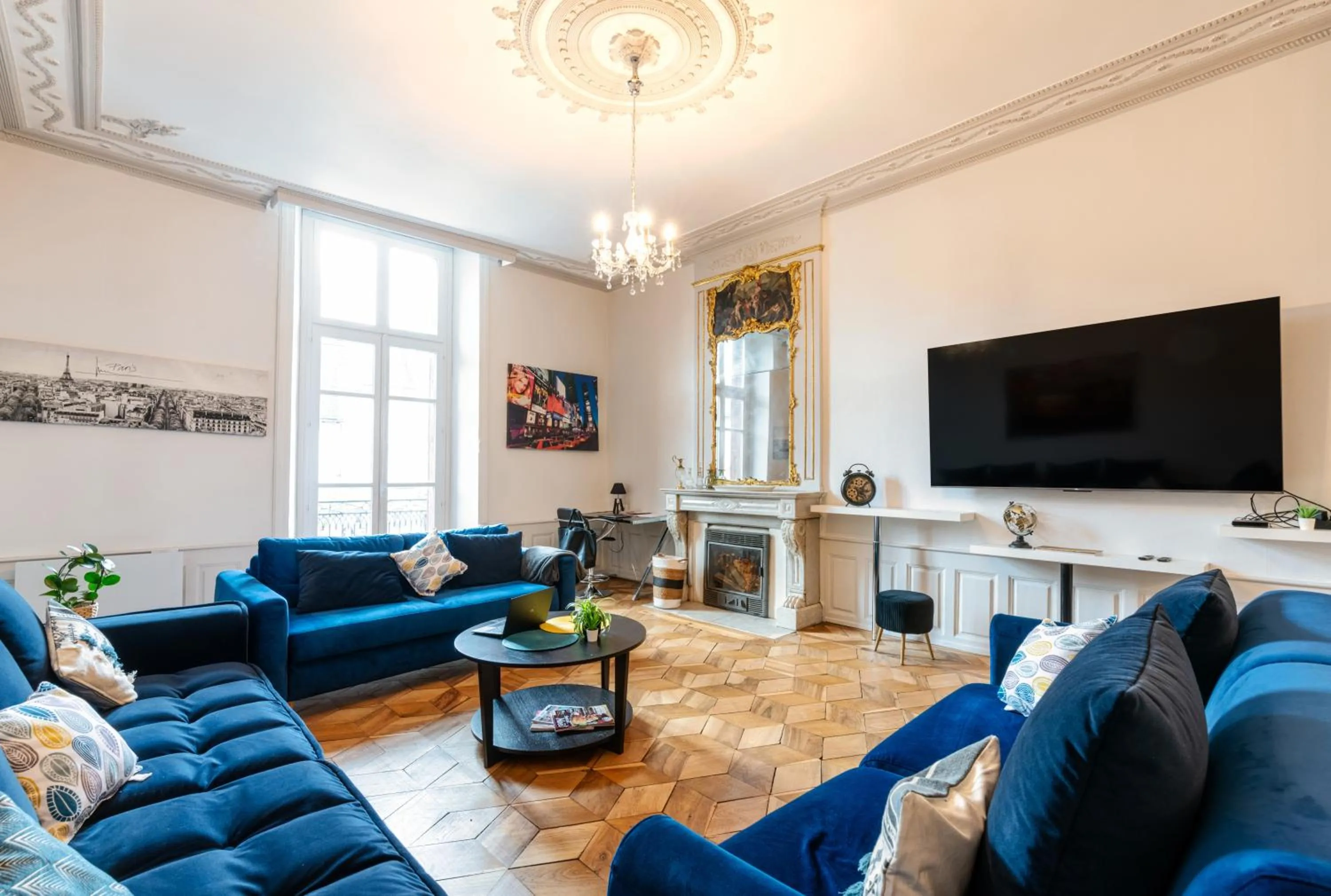 Apartment in Appartement immeuble le bringer 180m2
