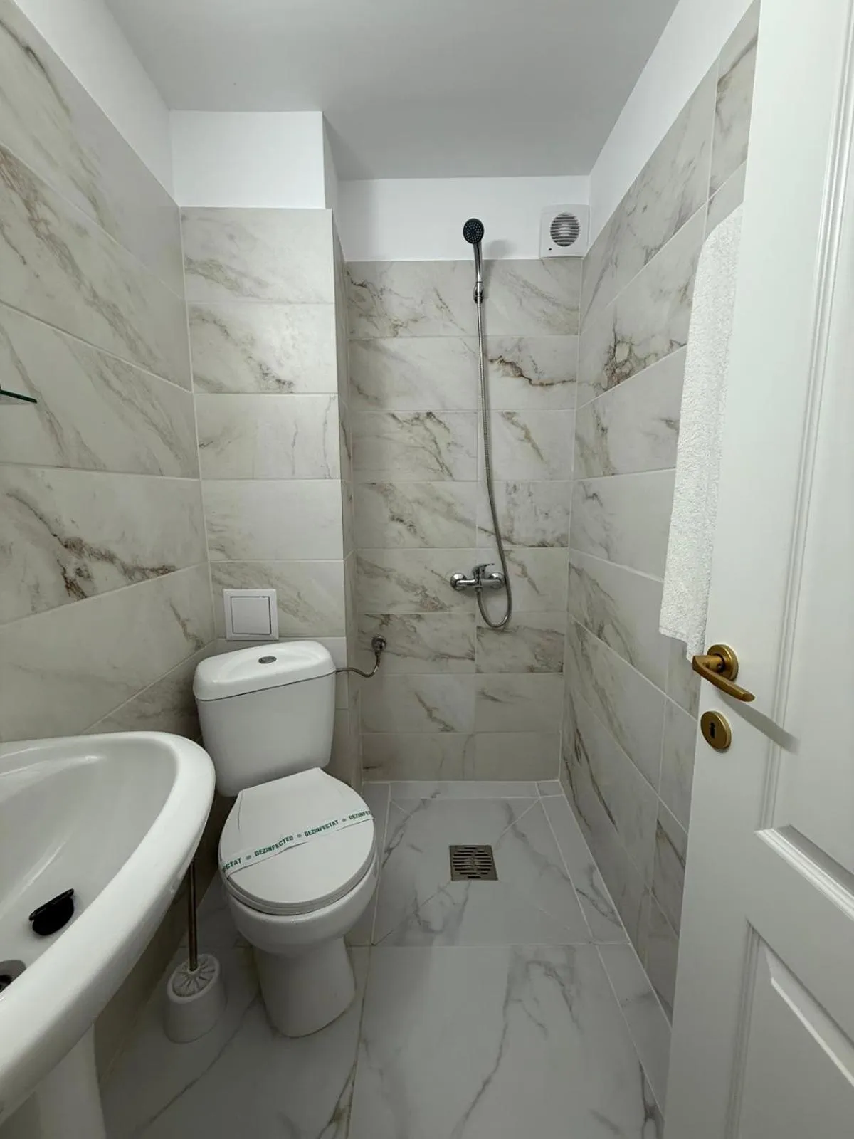 Shower in Hotel Ancora