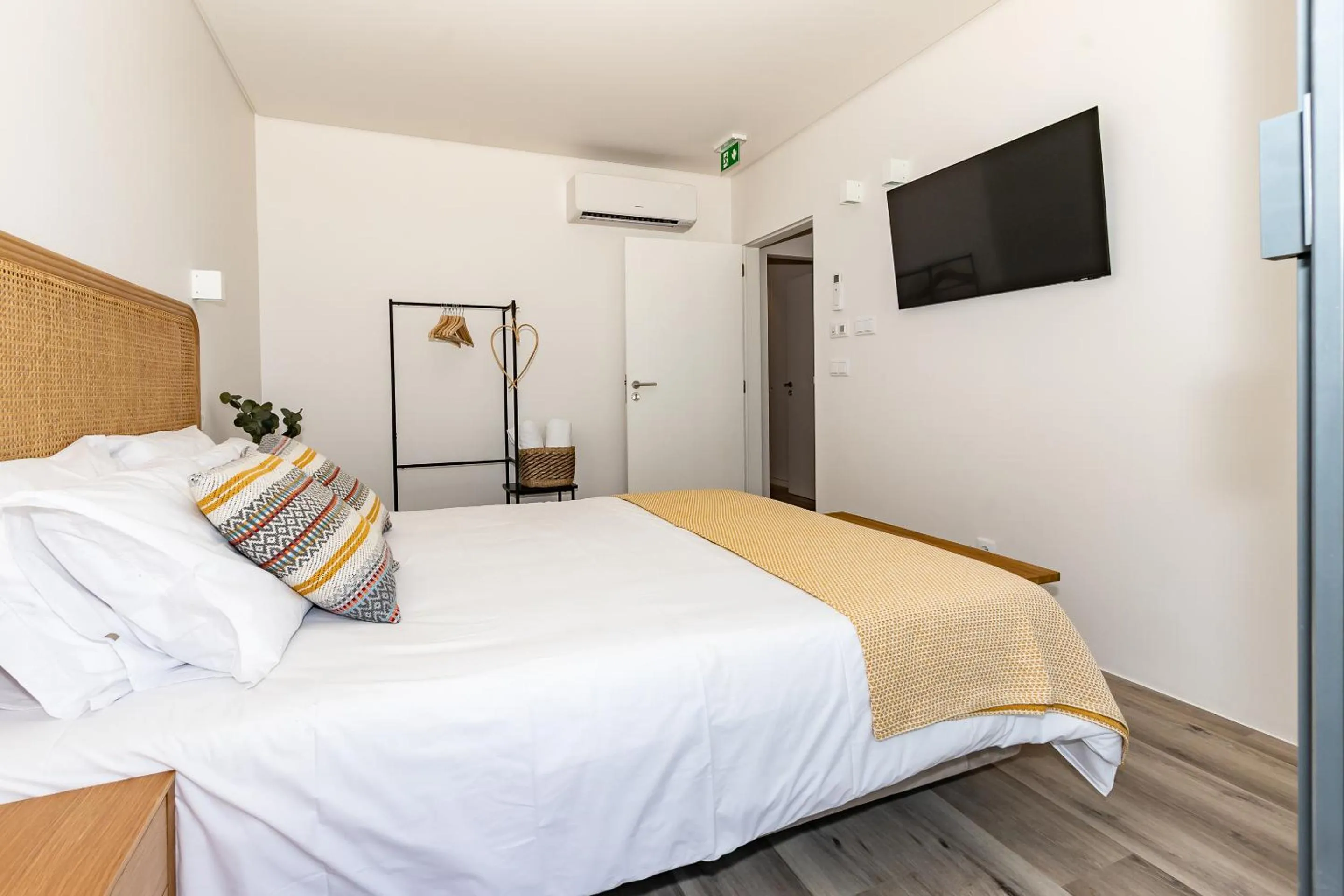 Bedroom, Bed in Quinta da Amendoeira - Évora - The Farmhouse