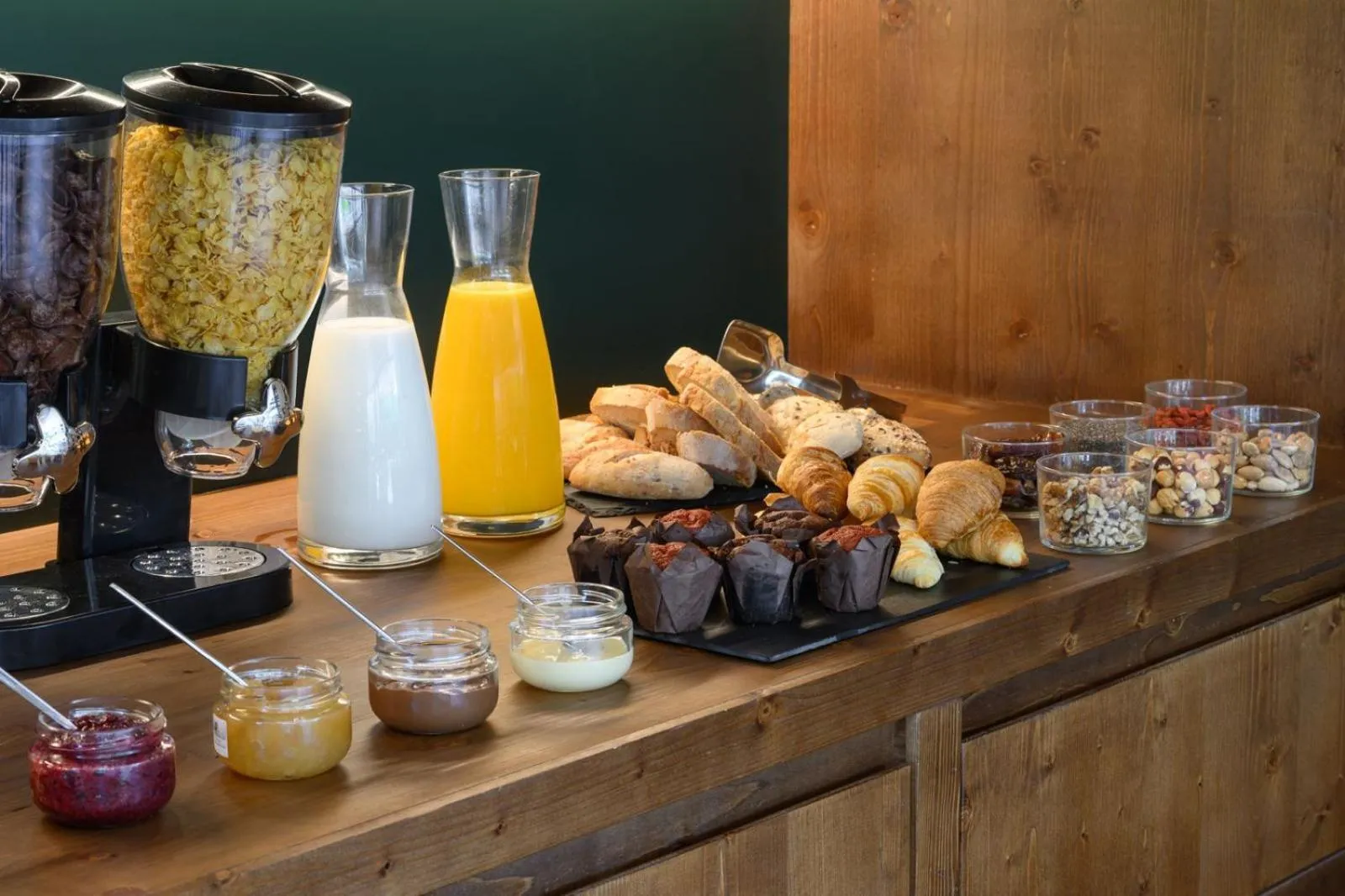 Continental breakfast in Quinta da Amendoeira - Évora - The Farmhouse