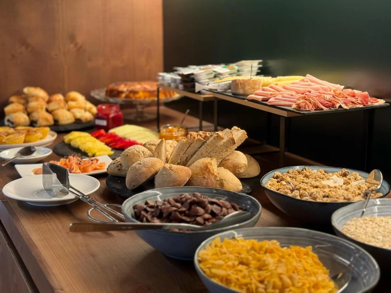 Buffet breakfast in Quinta da Amendoeira - Évora - The Farmhouse