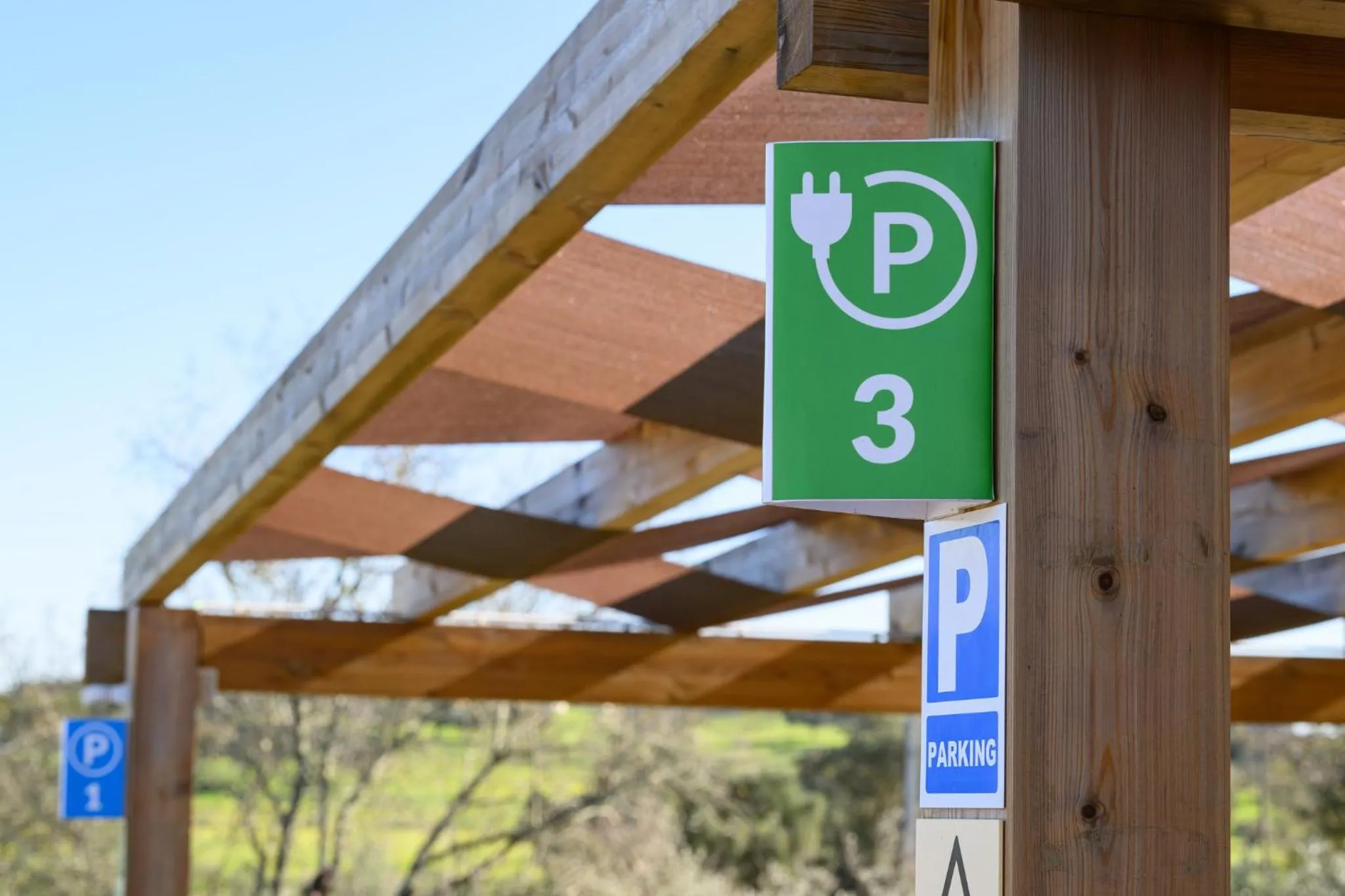 Parking in Quinta da Amendoeira - Évora - The Farmhouse