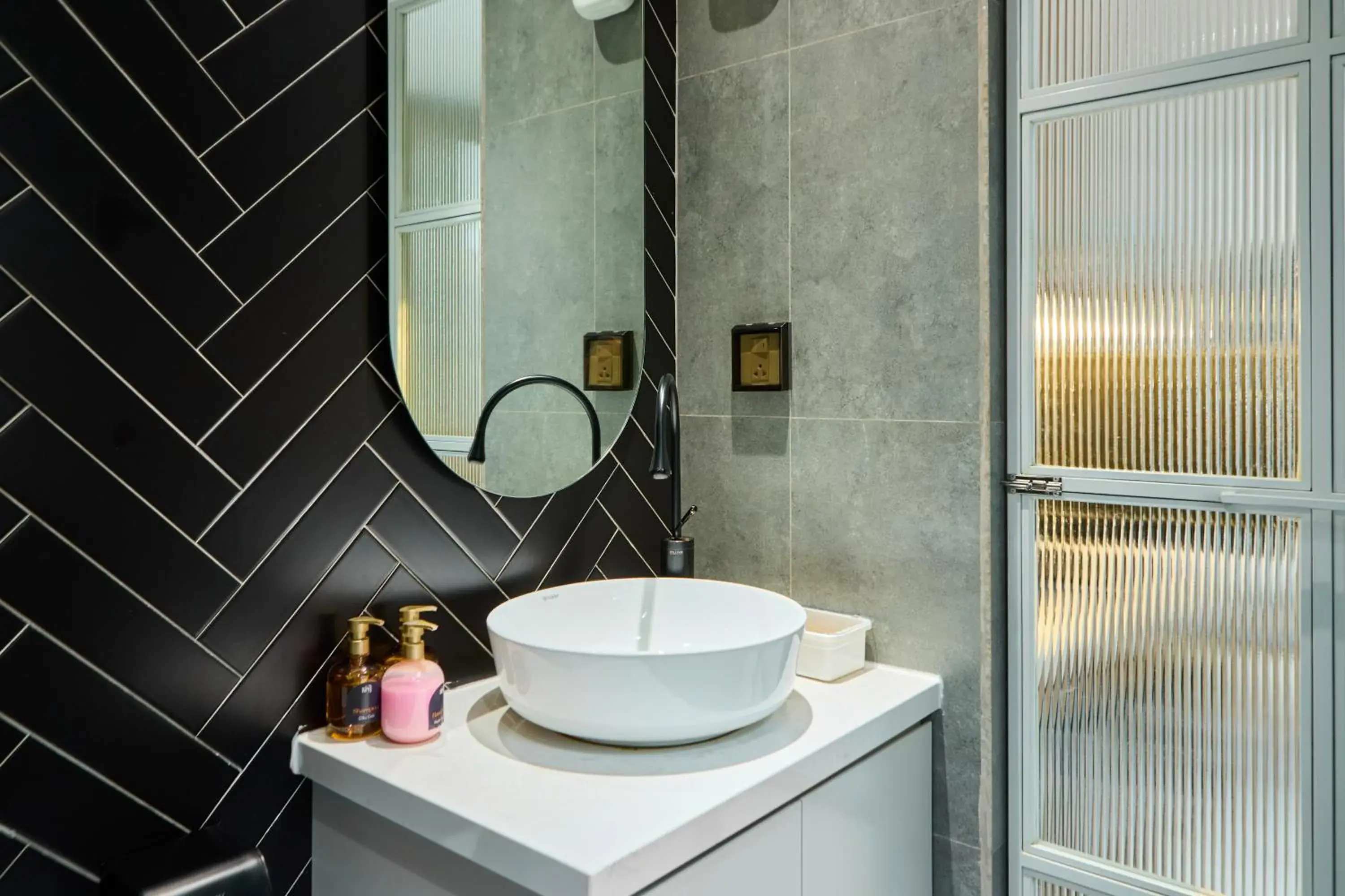 Double Room with Private Bathroom - single occupancy in Kin Wander Tân Quy Double Room with Private Bathroom - single occupancy in Kin Wander Tân Quy