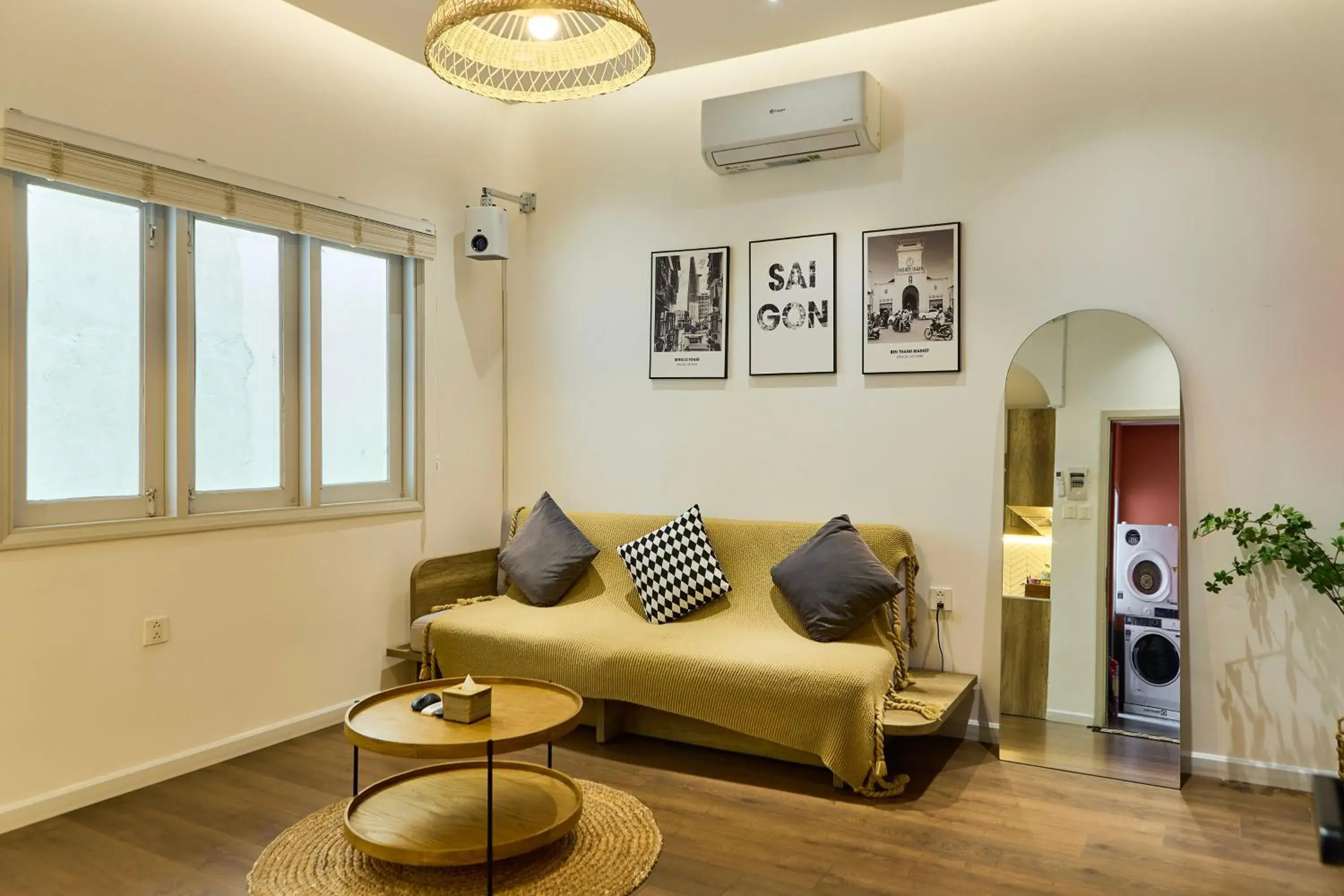 Suite with Balcony - single occupancy in Kin Wander Tân Quy Suite with Balcony - single occupancy in Kin Wander Tân Quy