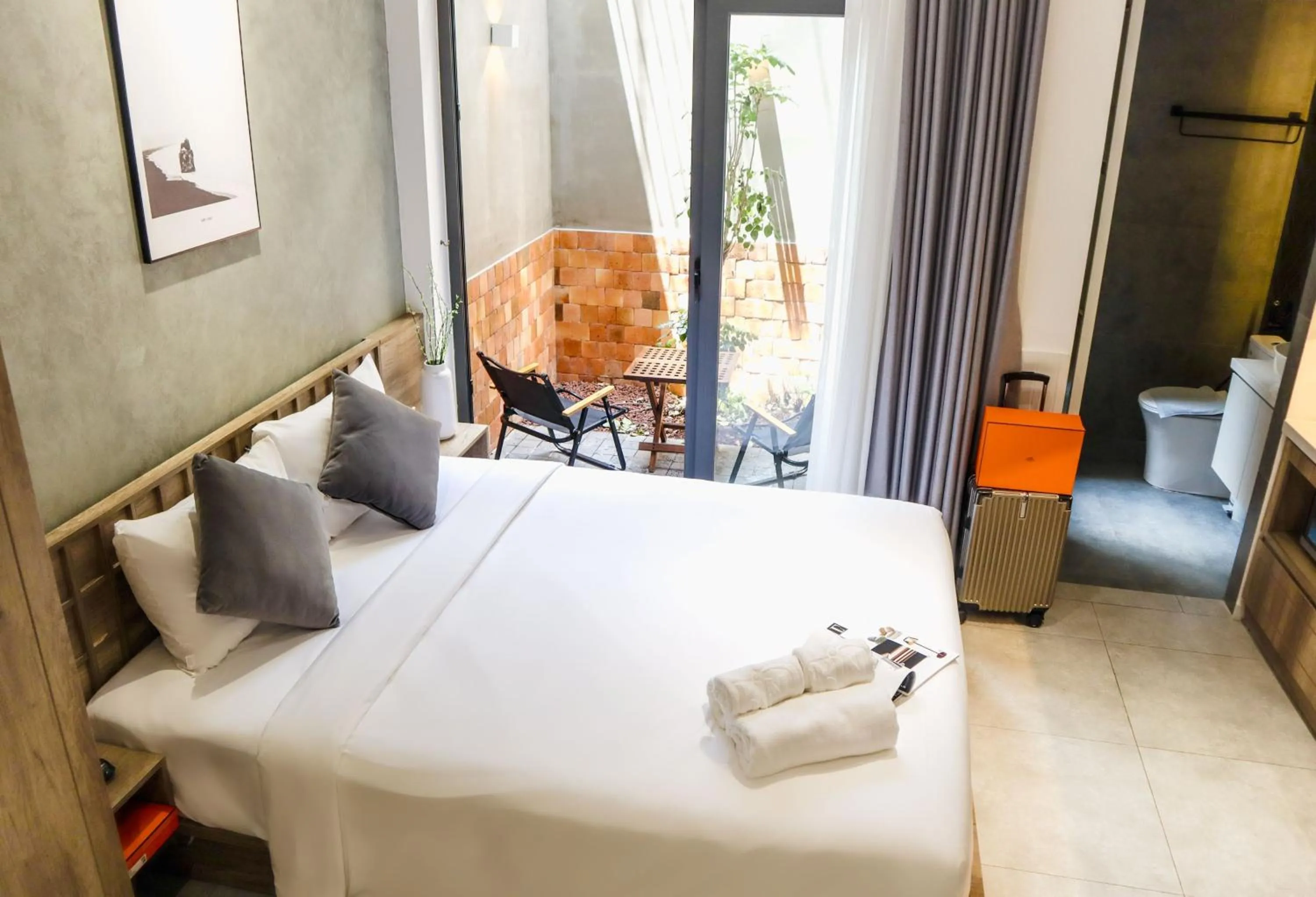 Shower, Bed in Kin Wander Tân Quy