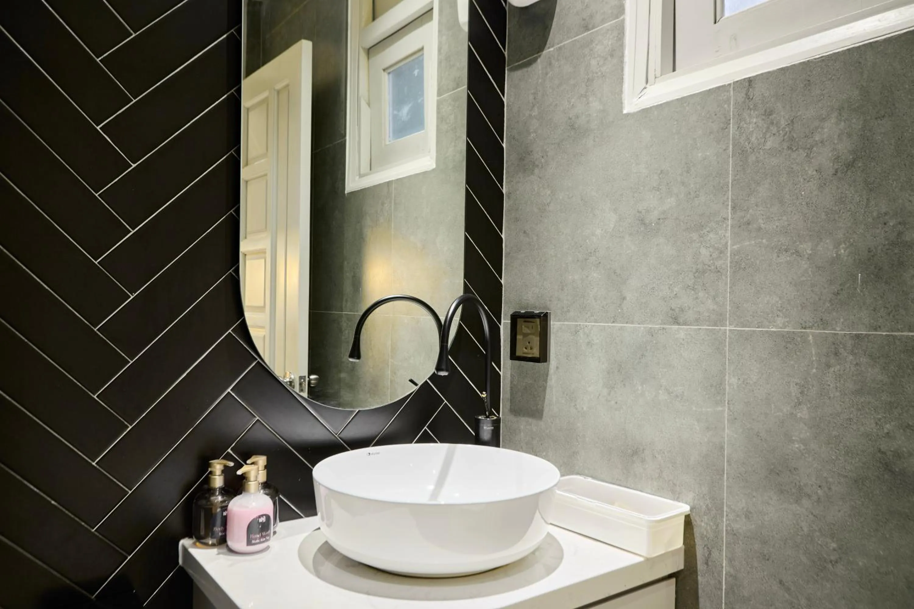 Bathroom in Kin Wander Tân Quy