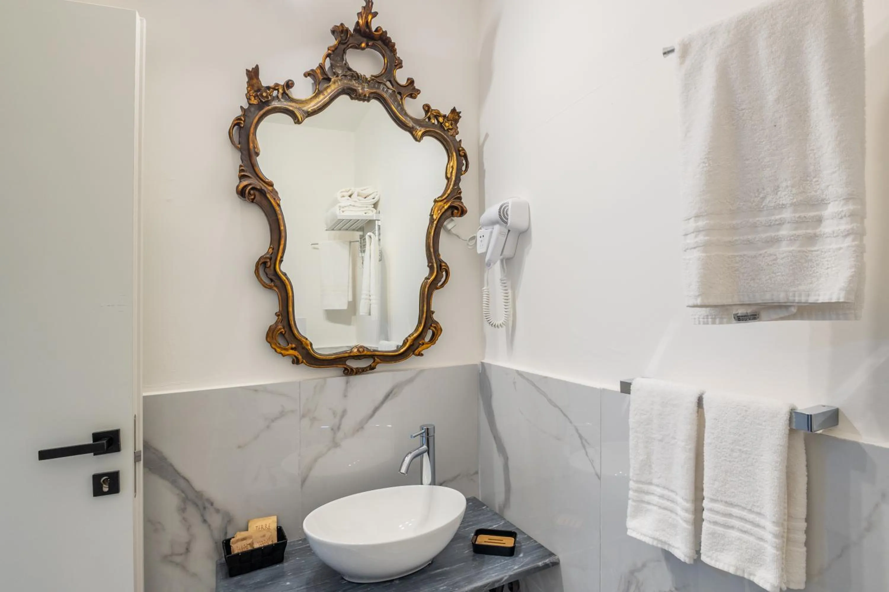 Bathroom in SOHO Piaggiarelle by Dasso - Guest House