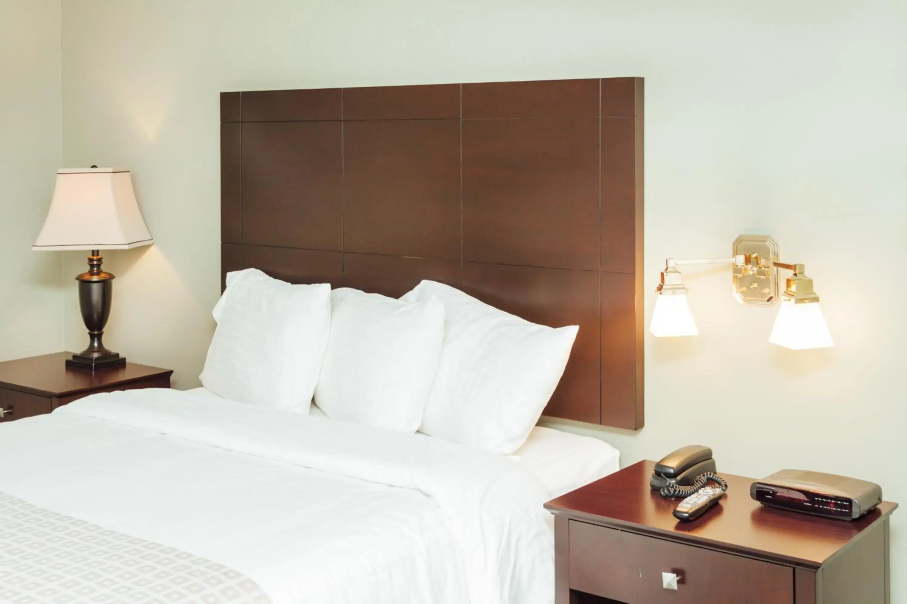 Bed in The Grand Hotel Nanaimo Bed in The Grand Hotel Nanaimo