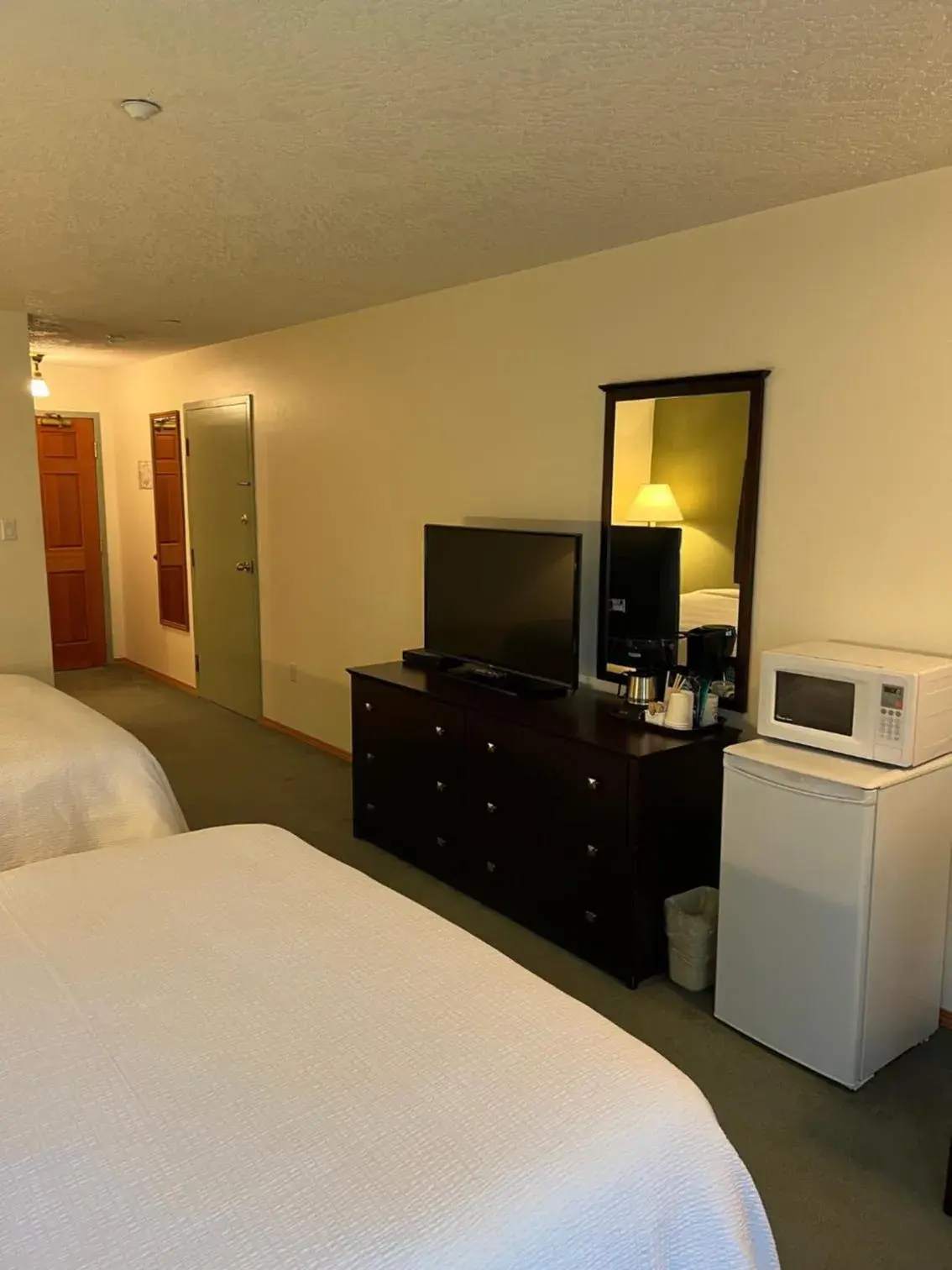 Bed in The Grand Hotel Nanaimo Bed in The Grand Hotel Nanaimo