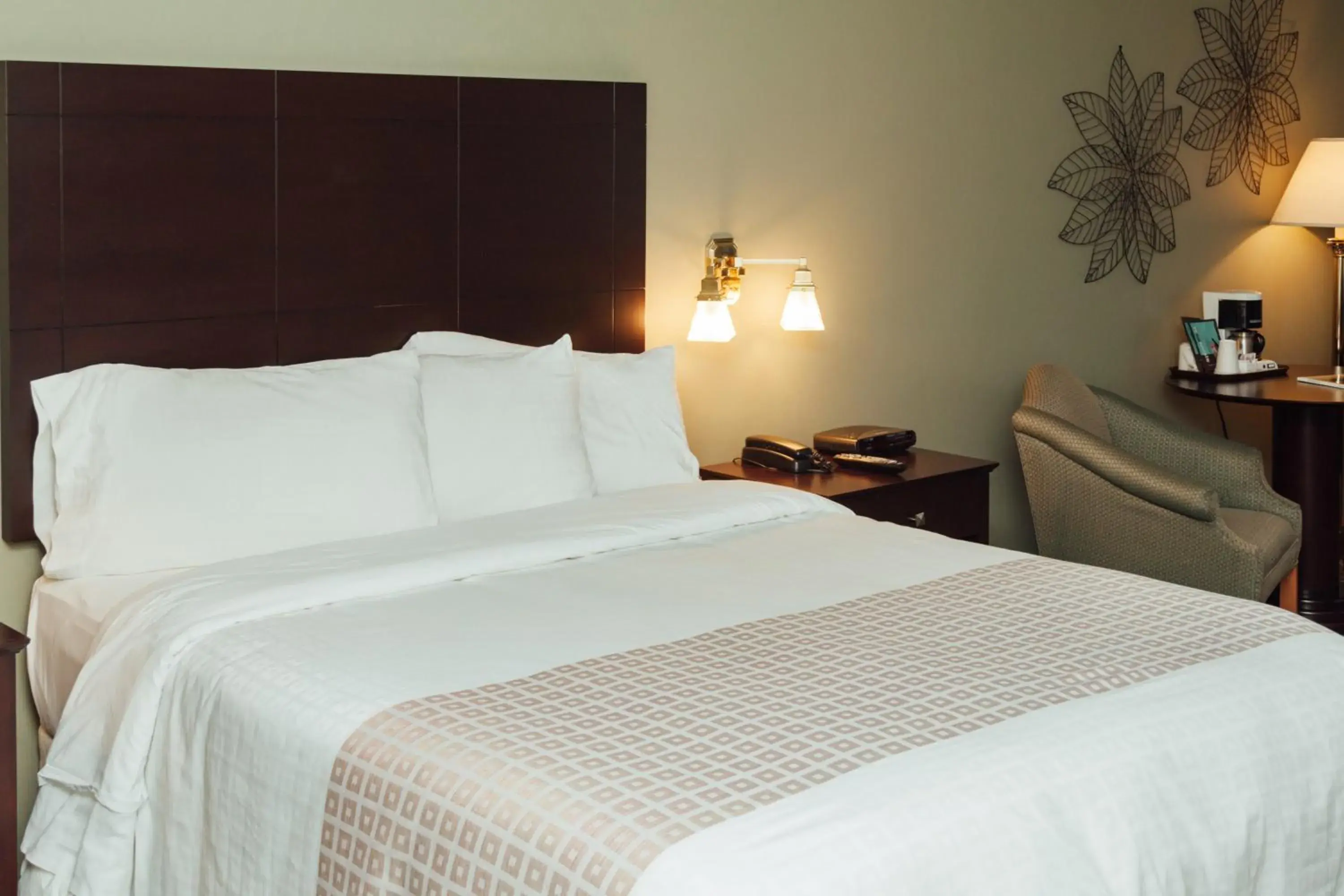 Bed in The Grand Hotel Nanaimo Bed in The Grand Hotel Nanaimo