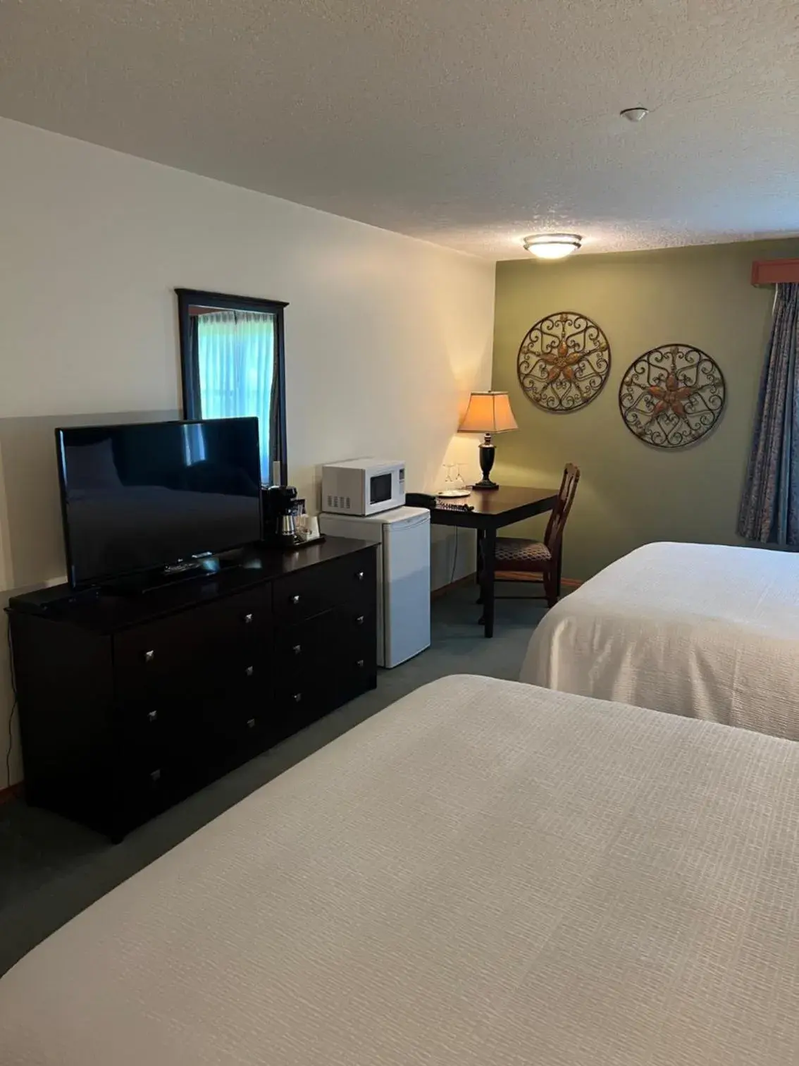 Bed in The Grand Hotel Nanaimo Bed in The Grand Hotel Nanaimo