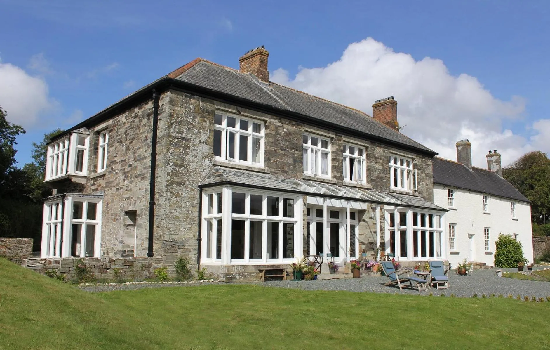 Costislost House