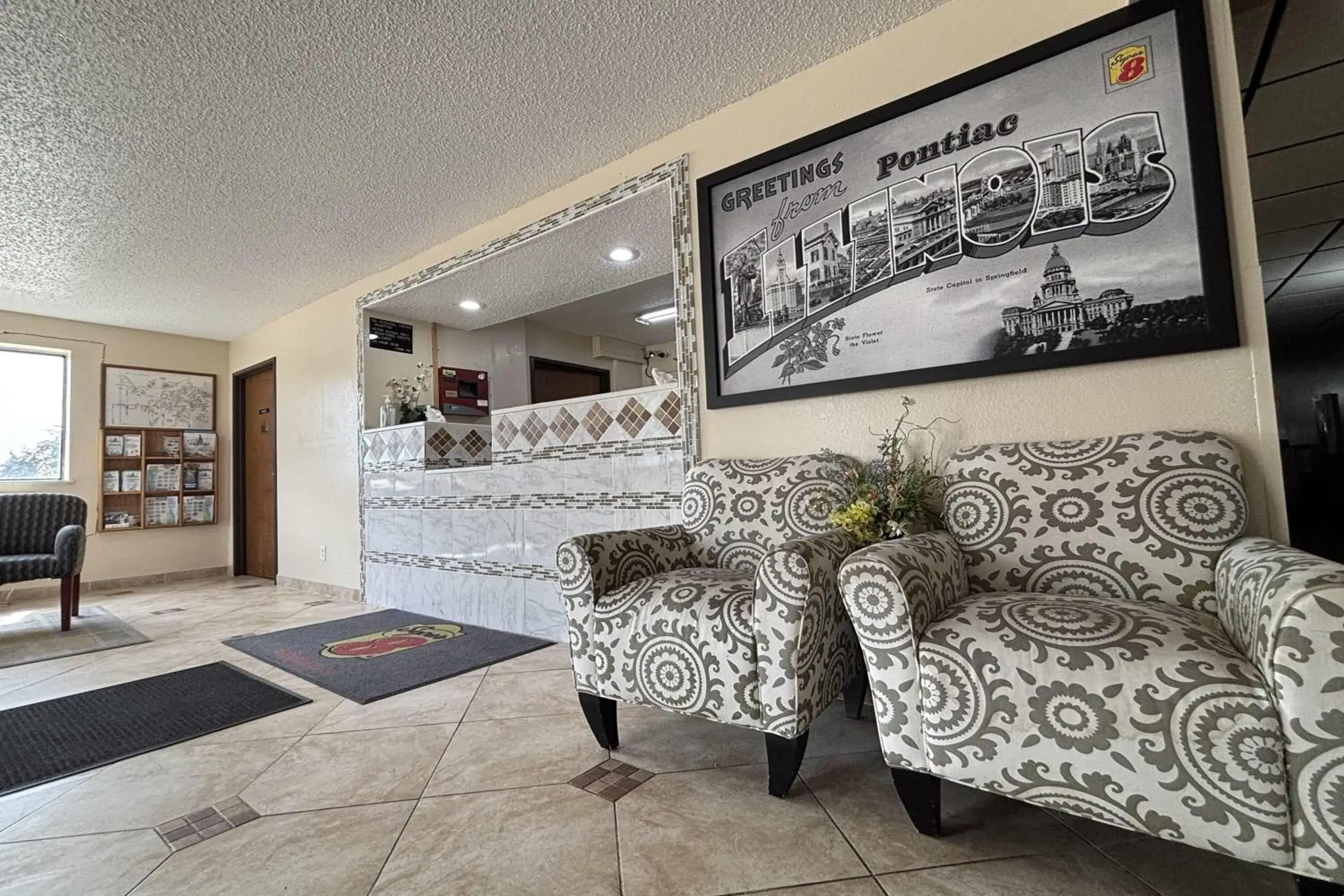 Lobby or reception in Super 8 by Wyndham Pontiac Lobby or reception in Super 8 by Wyndham Pontiac