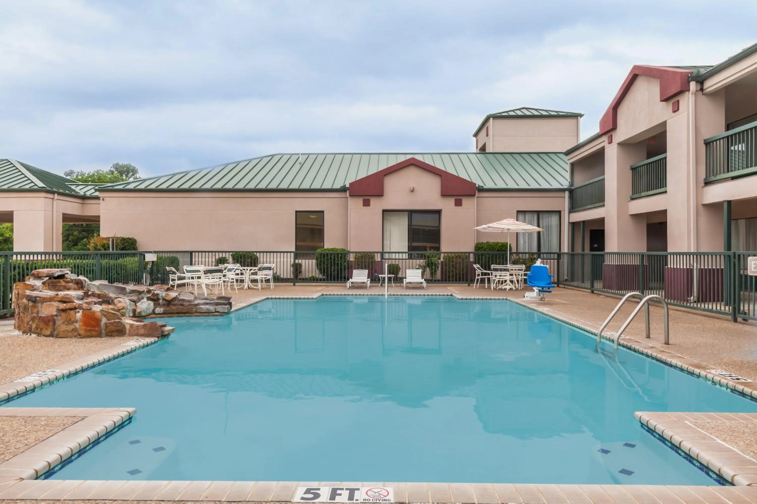 Swimming pool in Super 8 by Wyndham Jasper TX